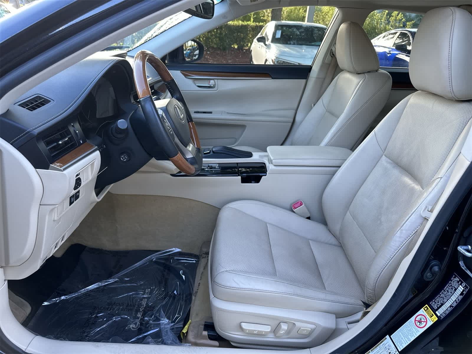 Thumbnail: 2014 Lexus ES - 12