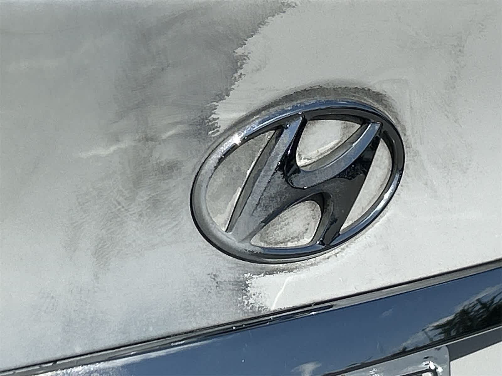 Thumbnail: 2013 Hyundai Sonata - 10