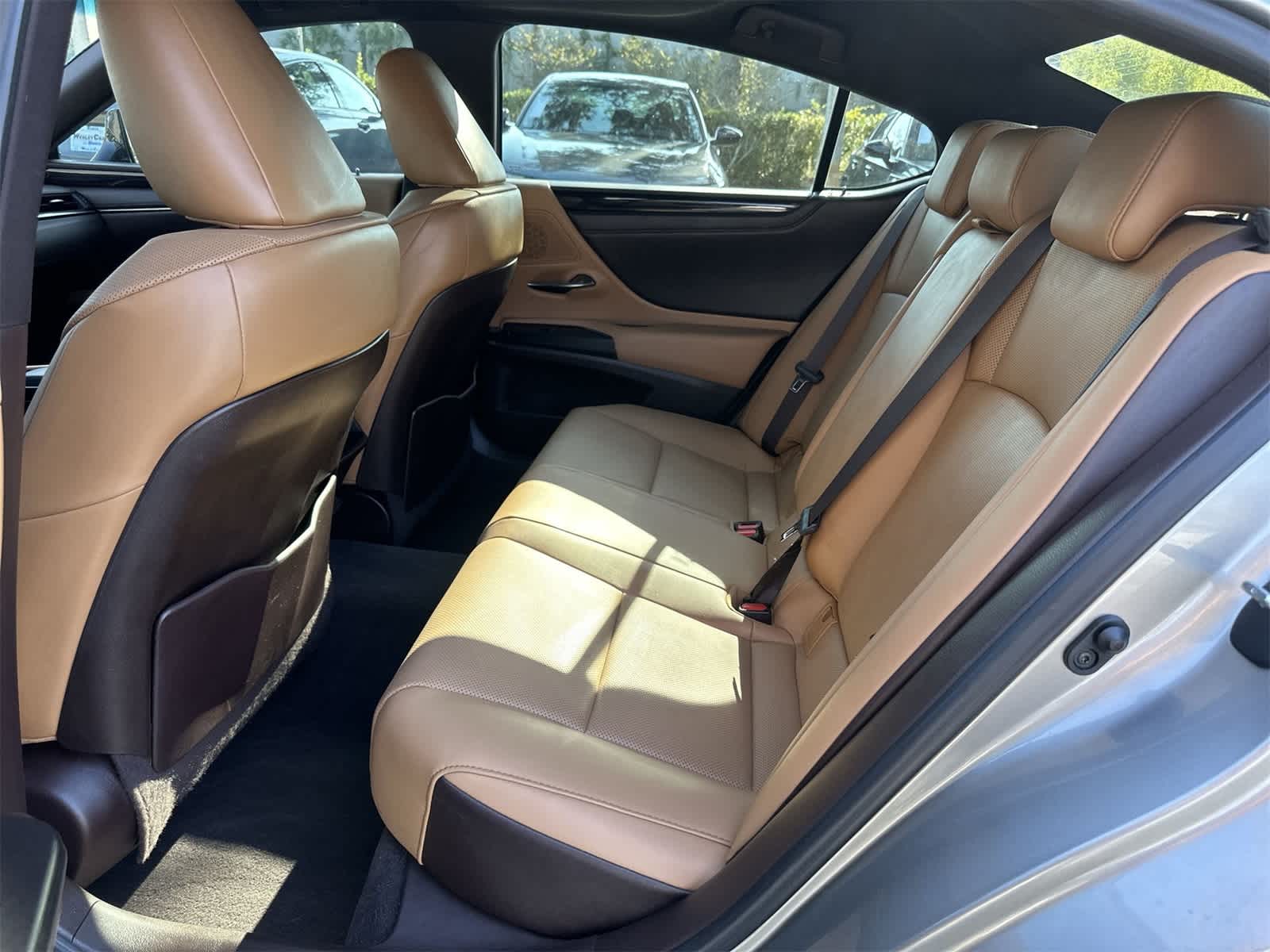 Thumbnail: 2021 Lexus ES - 15