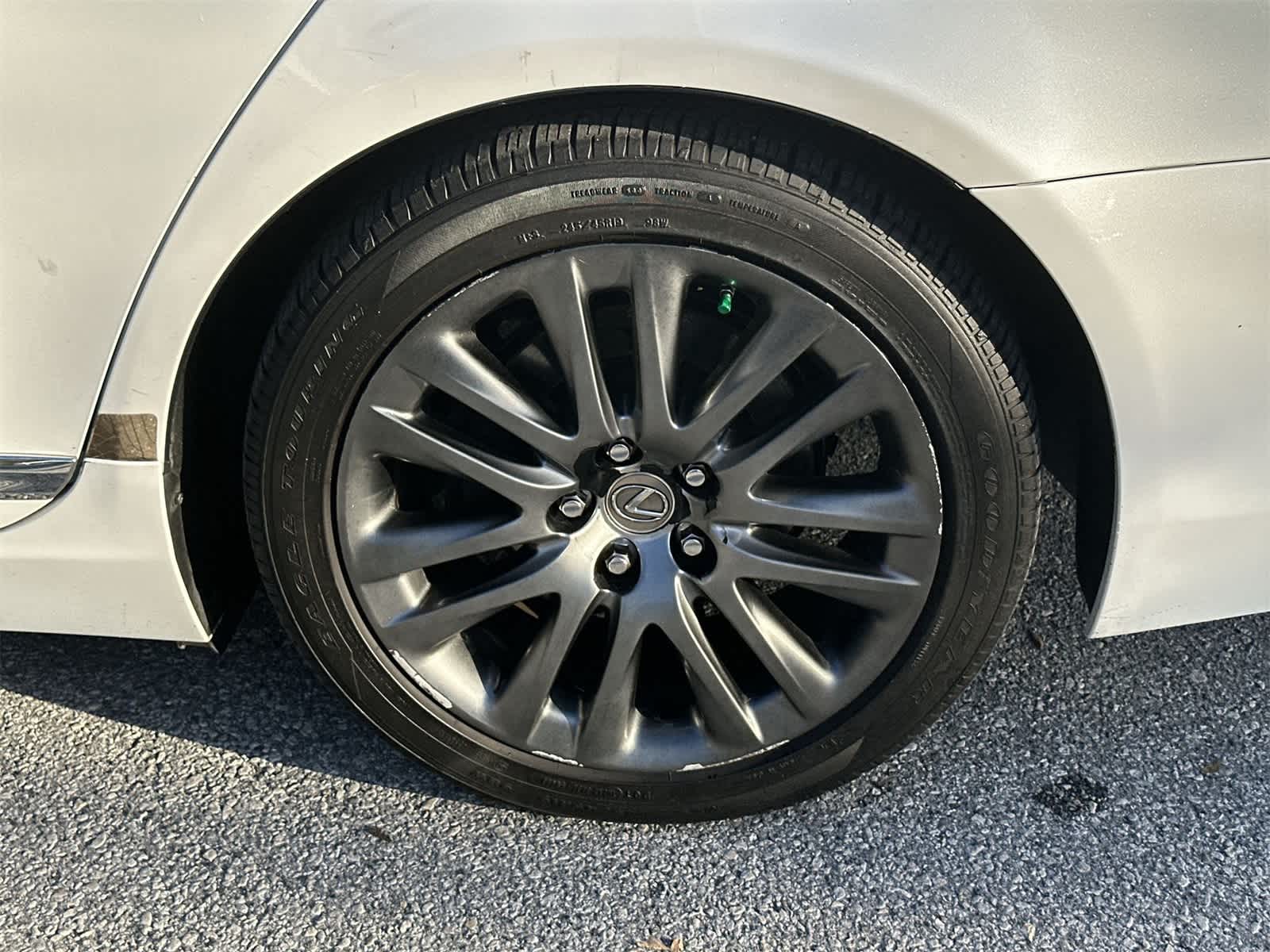 Thumbnail: 2014 Lexus LS - 12