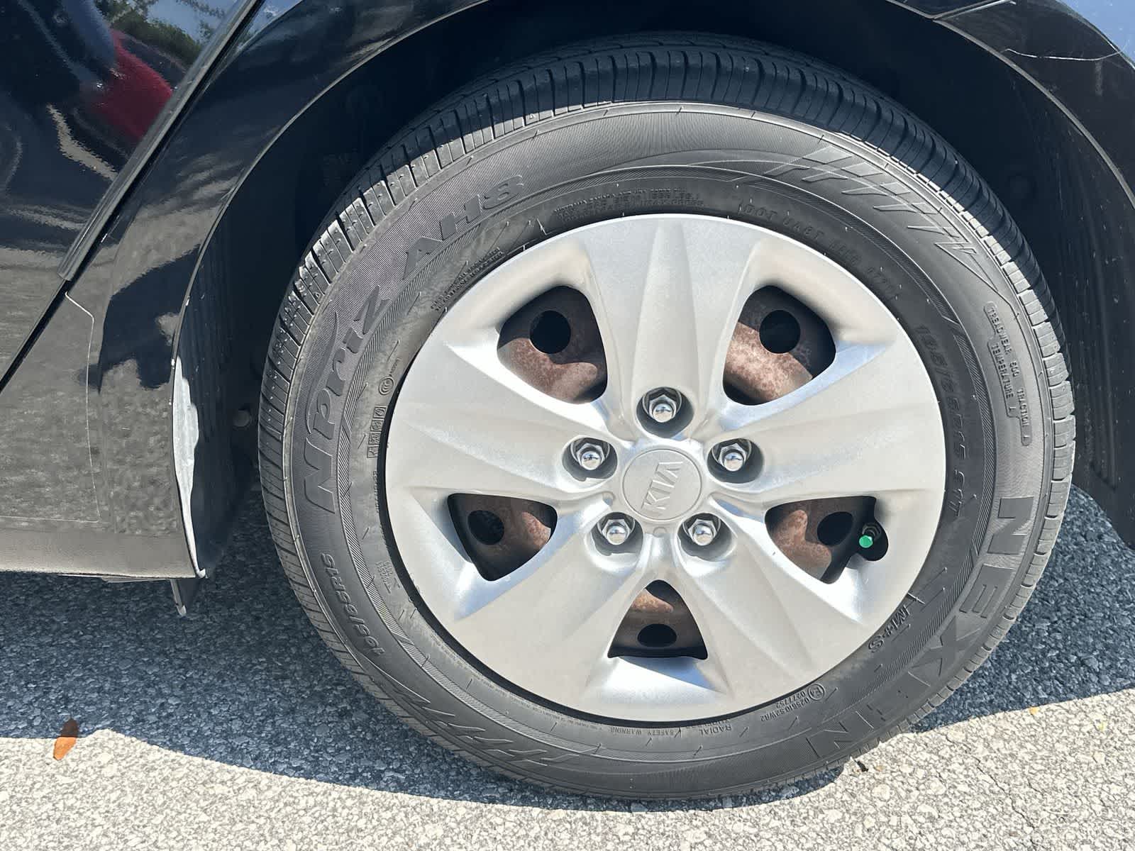 Thumbnail: 2017 Kia Forte - 11