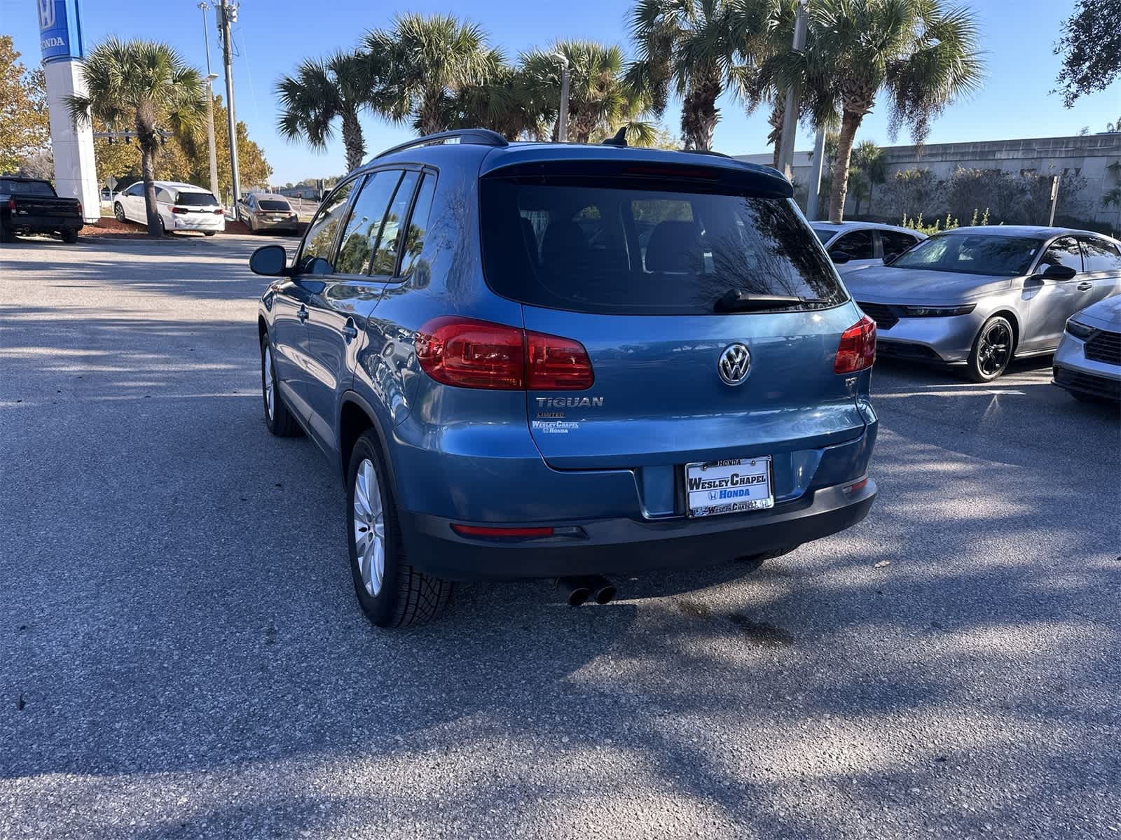 Thumbnail: 2018 Volkswagen Tiguan - 4