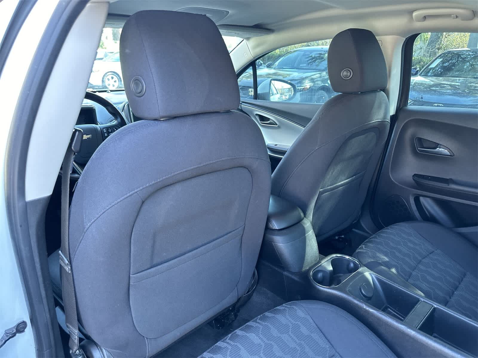 Thumbnail: 2015 Chevrolet Volt - 14