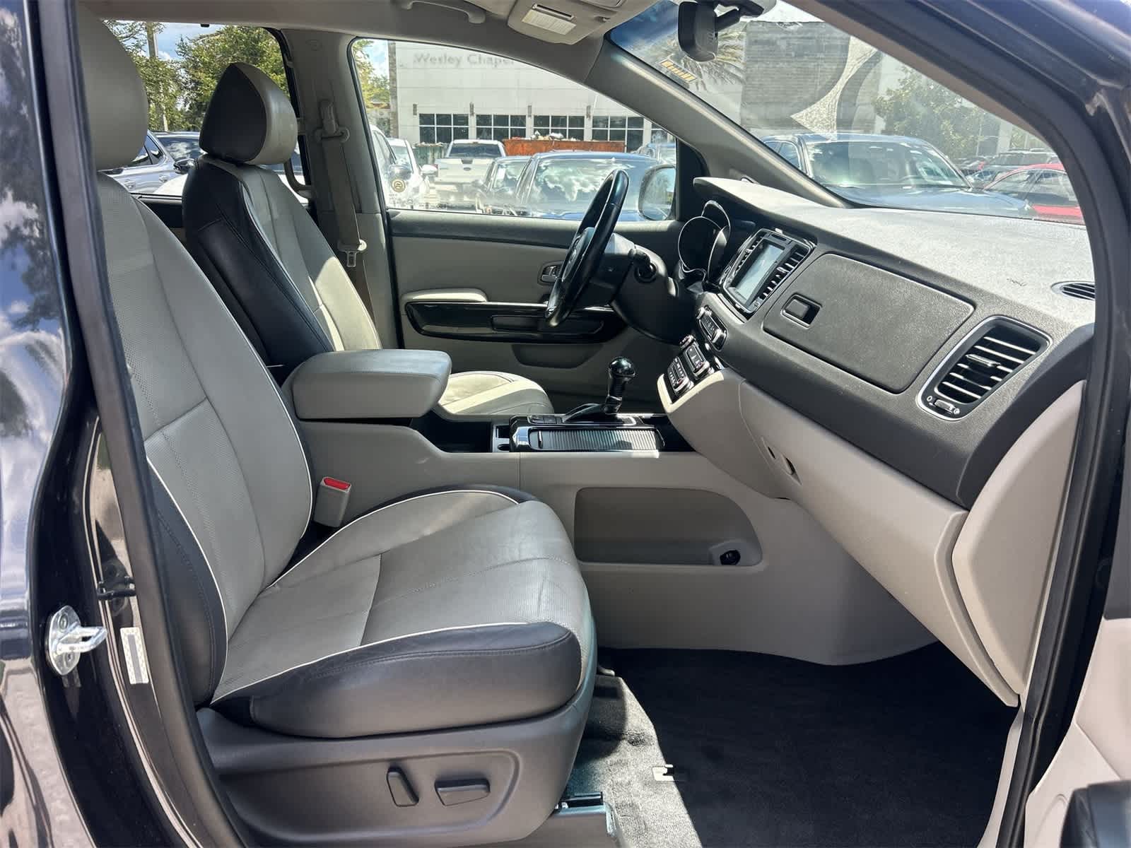 Thumbnail: 2015 Kia Sedona - 17