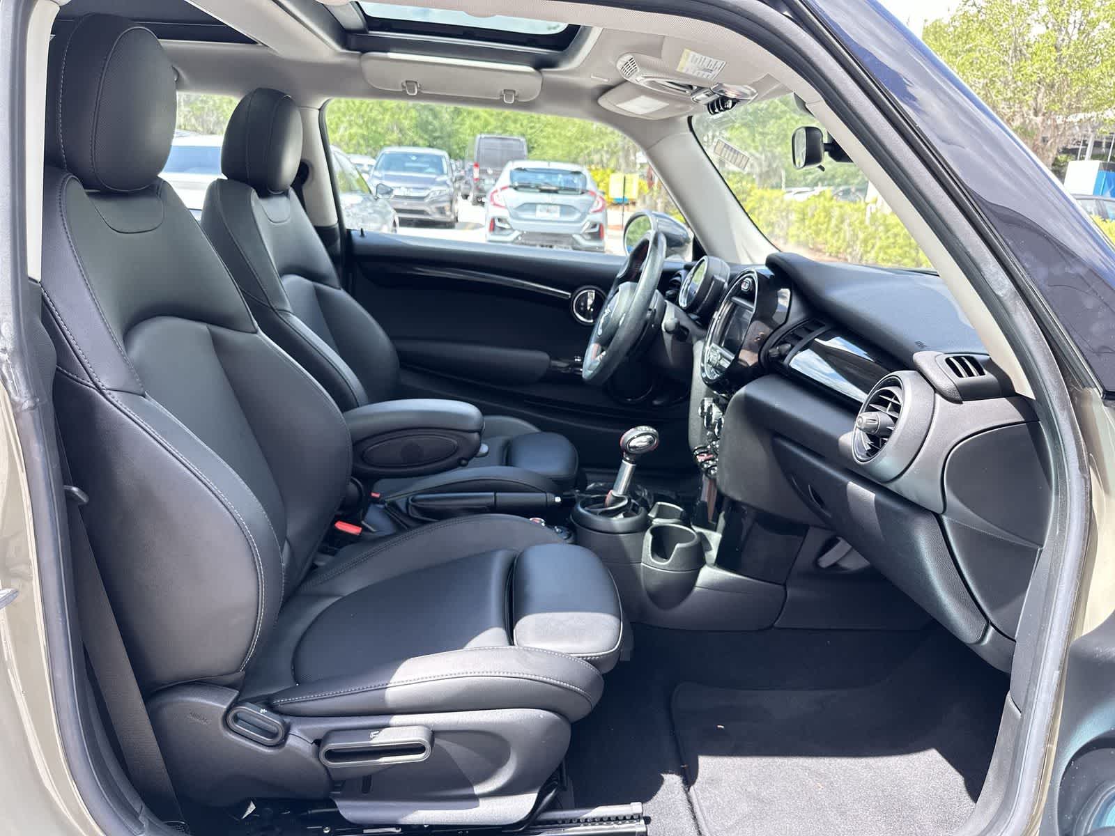 Thumbnail: 2019 MINI Cooper Hardtop - 16