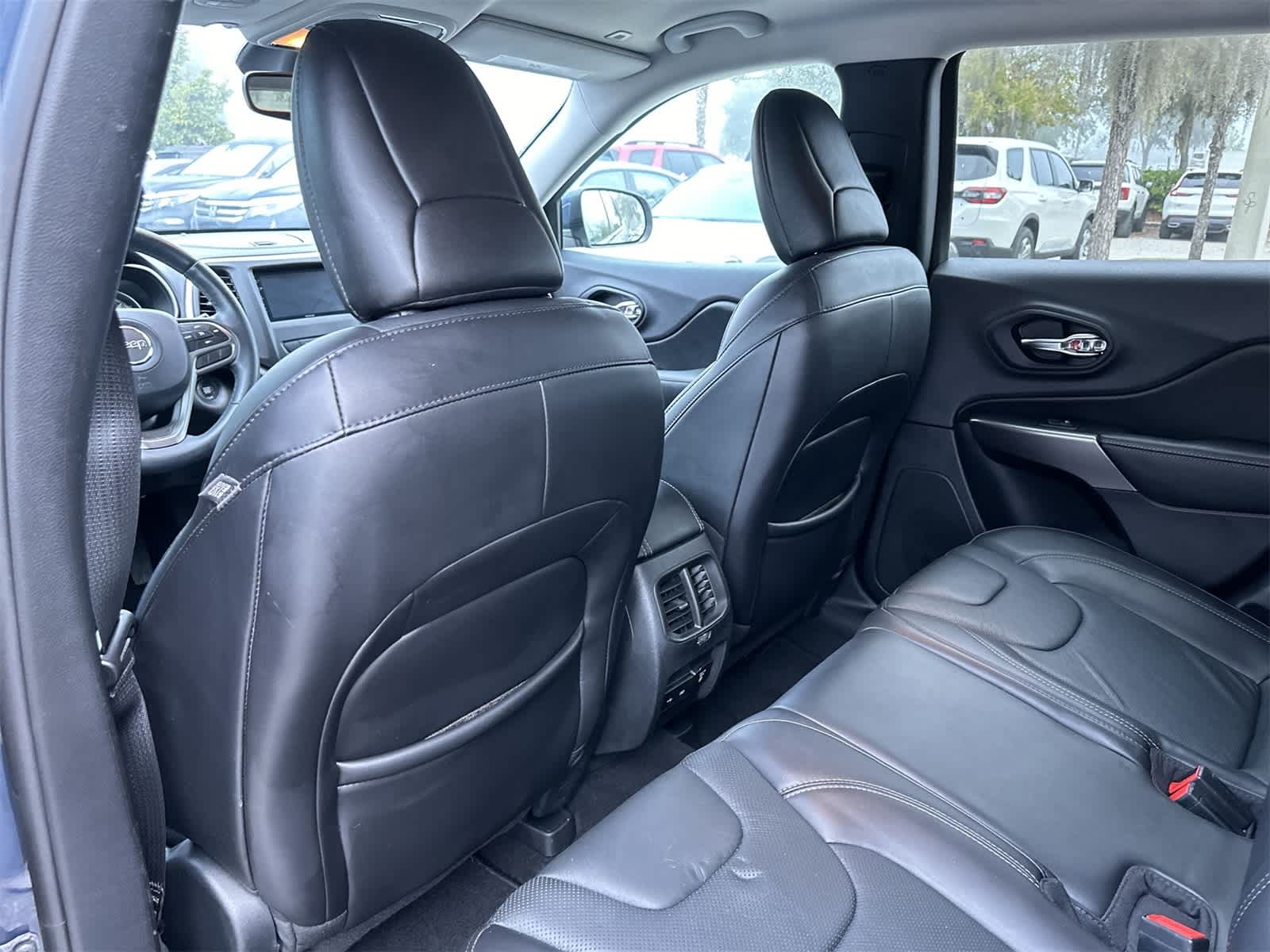 Thumbnail: 2019 Jeep Cherokee - 14