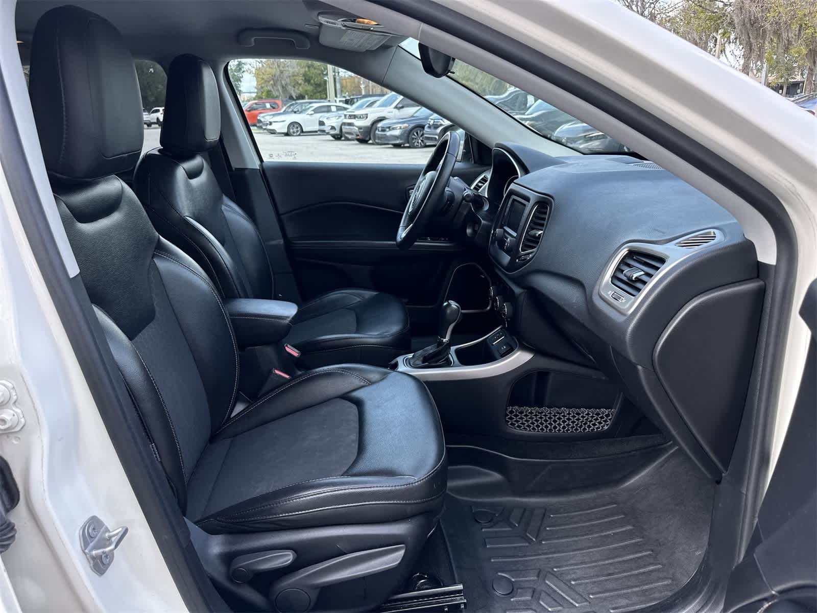 Thumbnail: 2018 Jeep Compass - 17