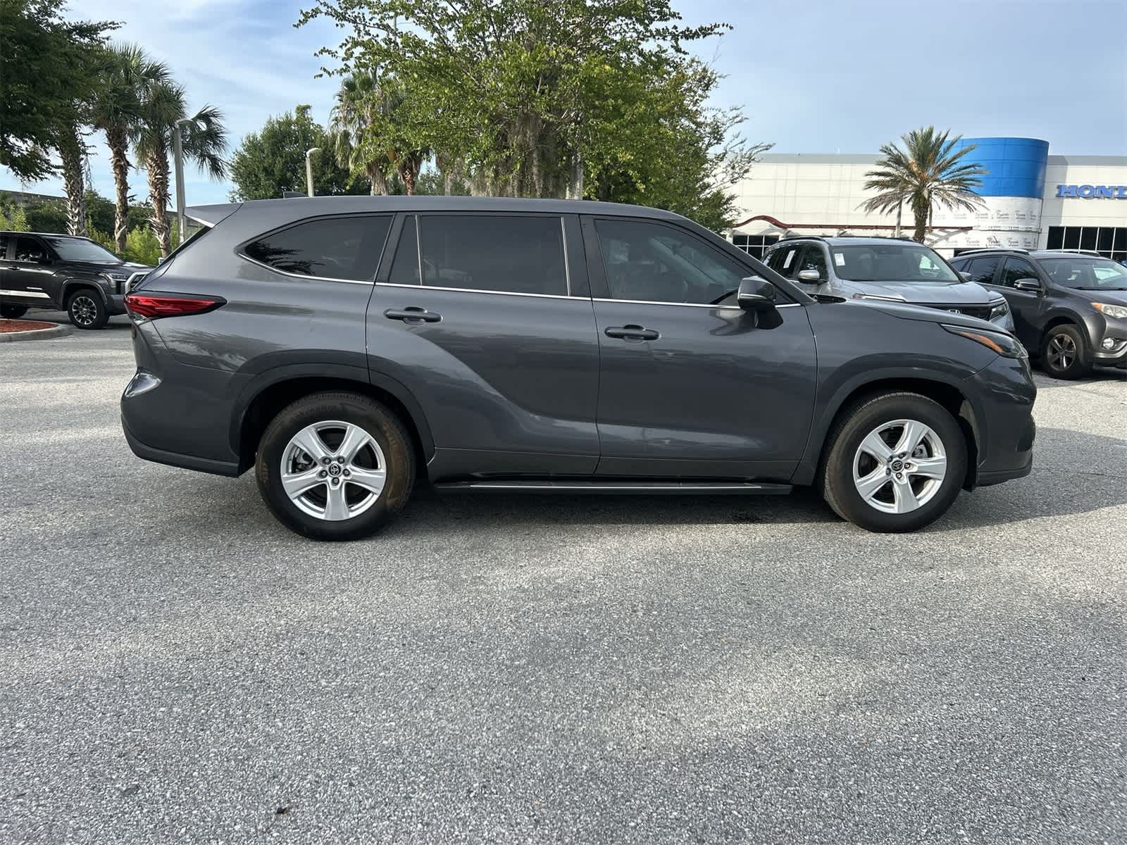 Thumbnail: 2023 Toyota Highlander - 7