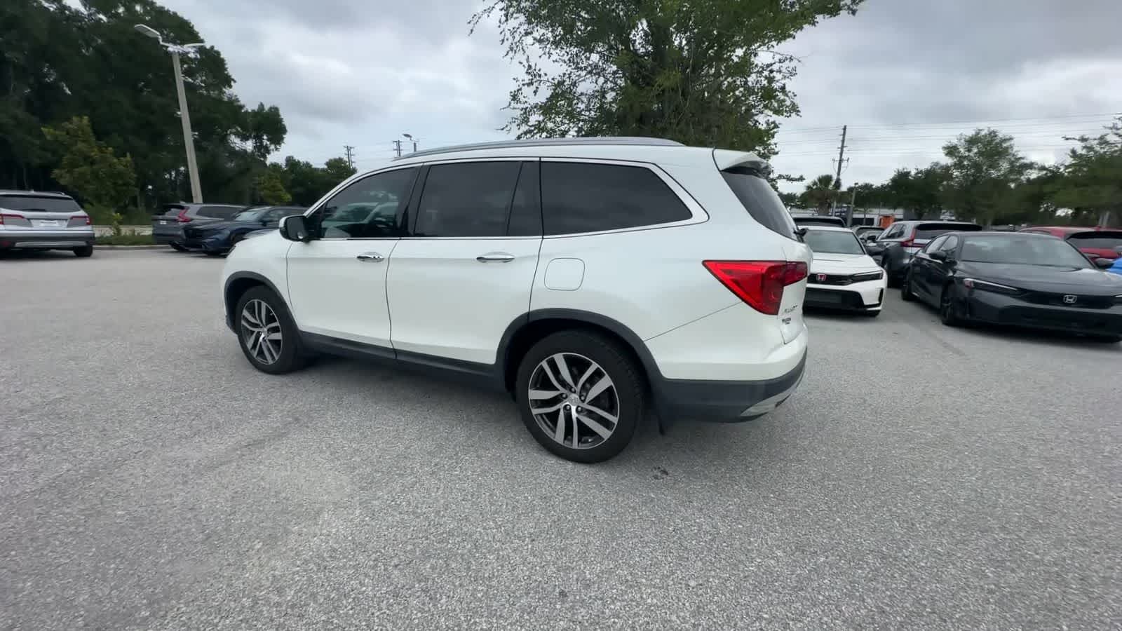 Thumbnail: 2017 Honda Pilot - 6