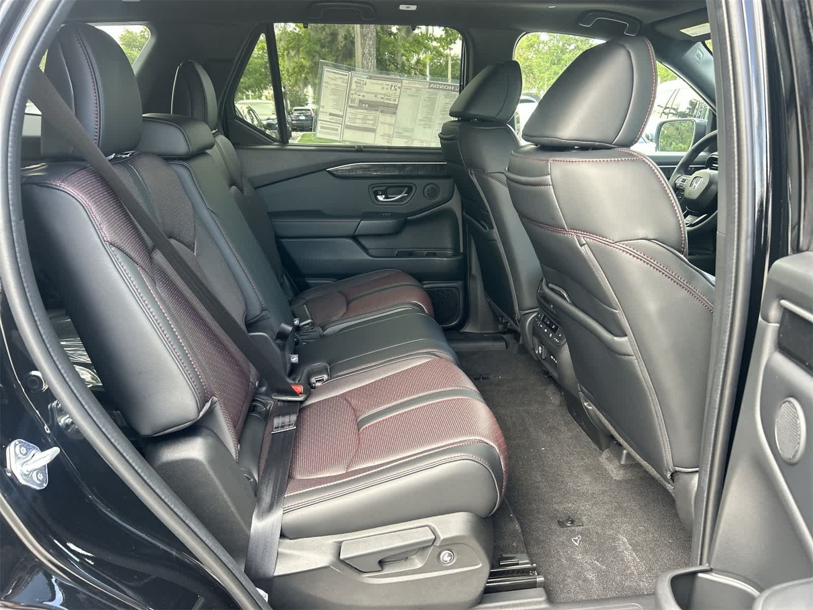2025 Honda Pilot Black Edition 16