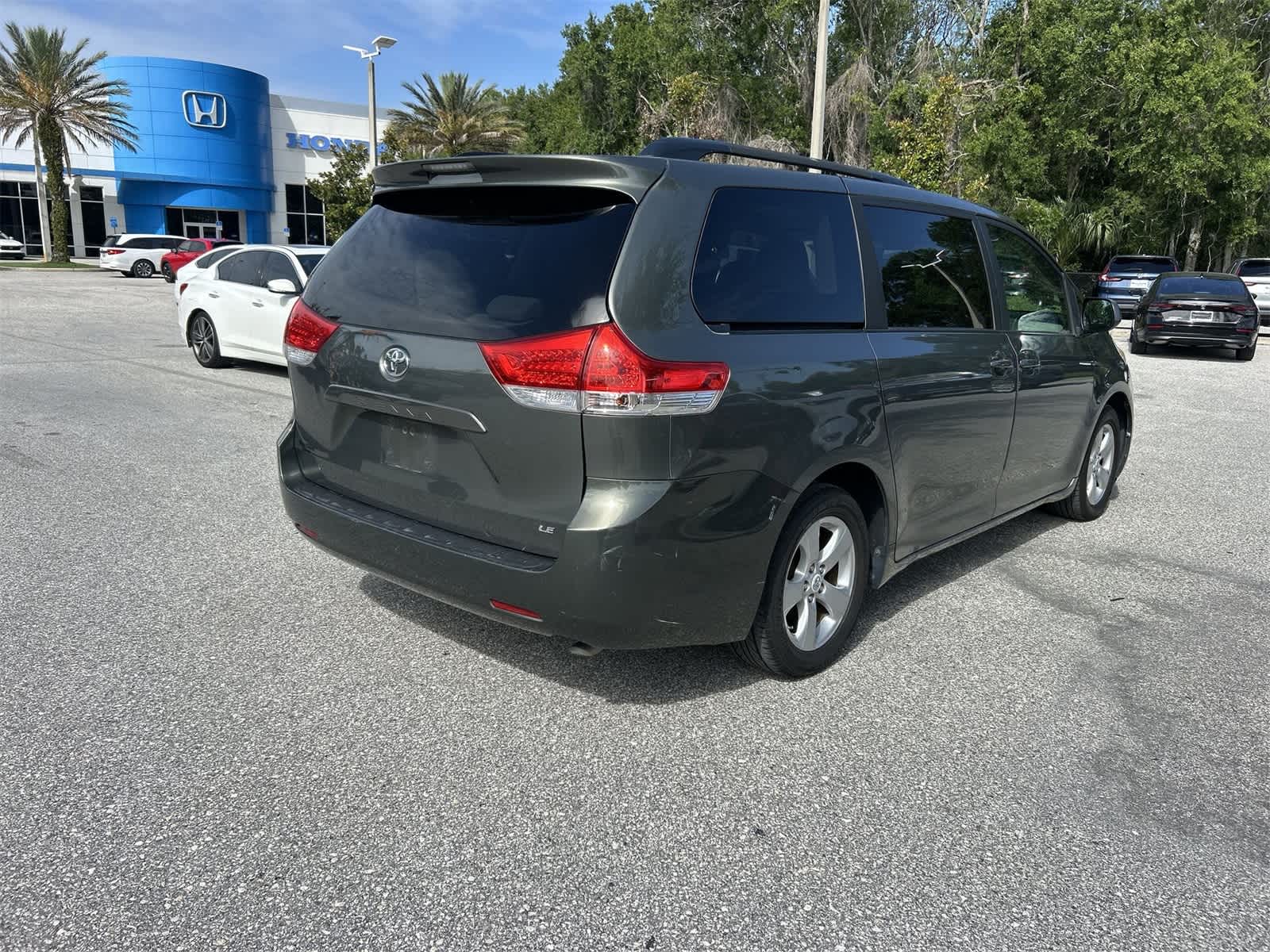 Thumbnail: 2011 Toyota Sienna - 6