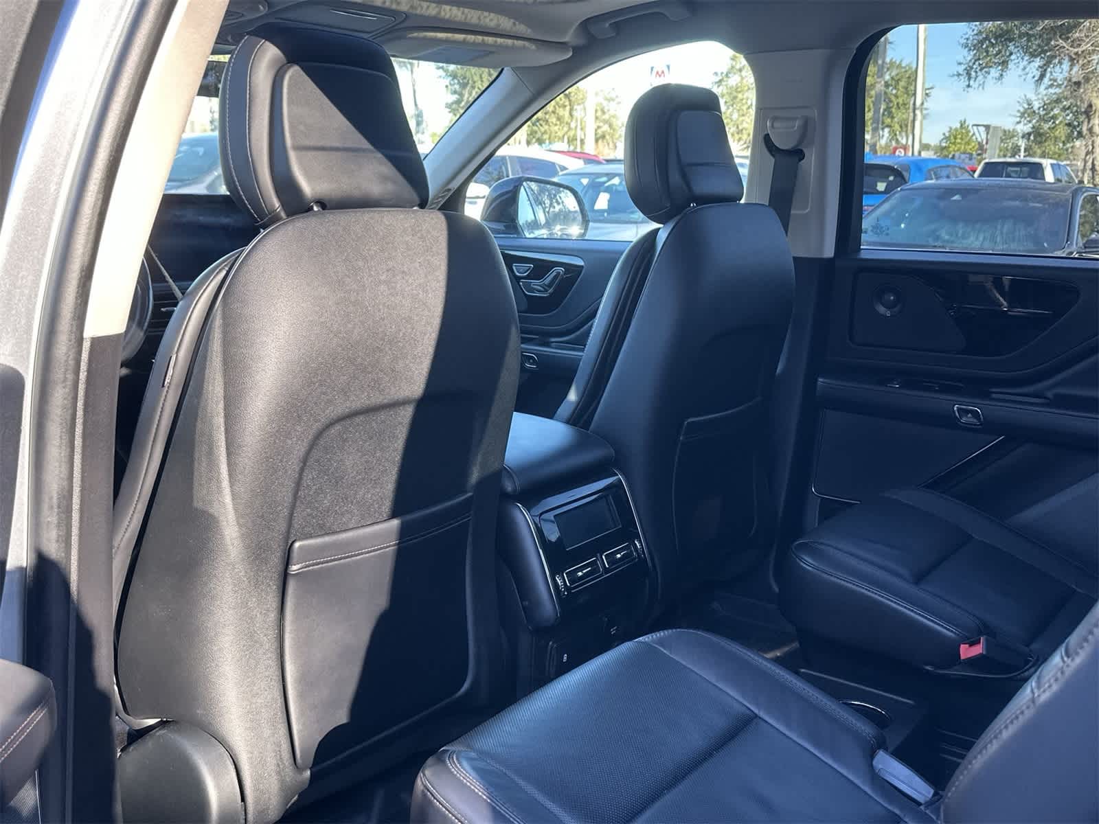 Thumbnail: 2020 Lincoln Aviator - 13