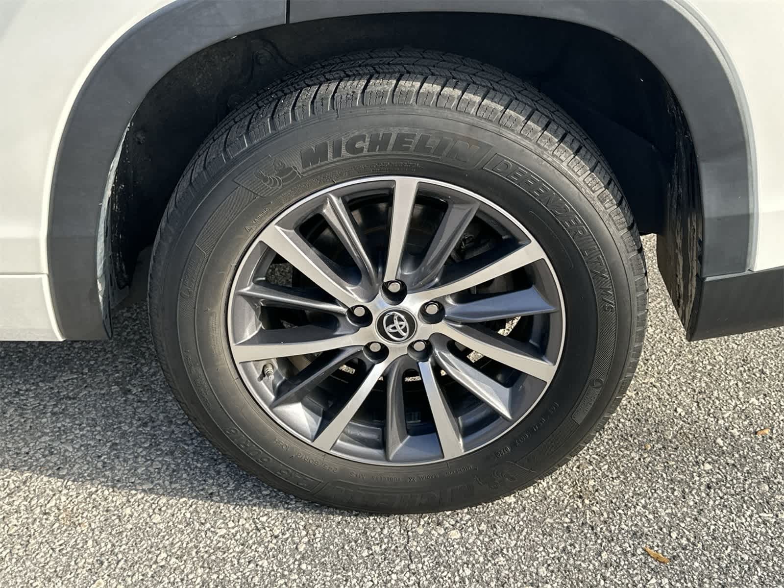 Thumbnail: 2017 Toyota Highlander - 12