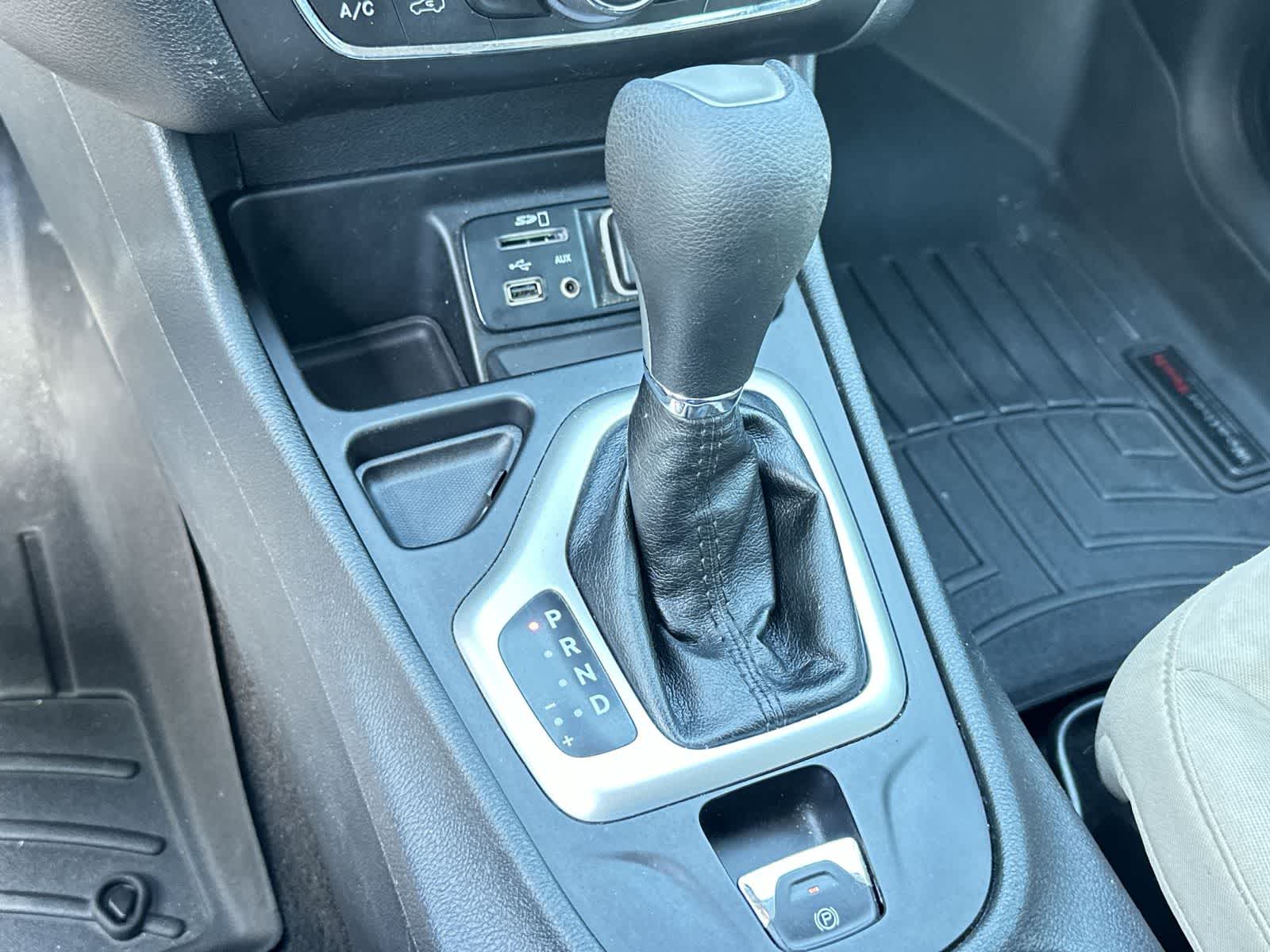 Thumbnail: 2015 Jeep Cherokee - 20