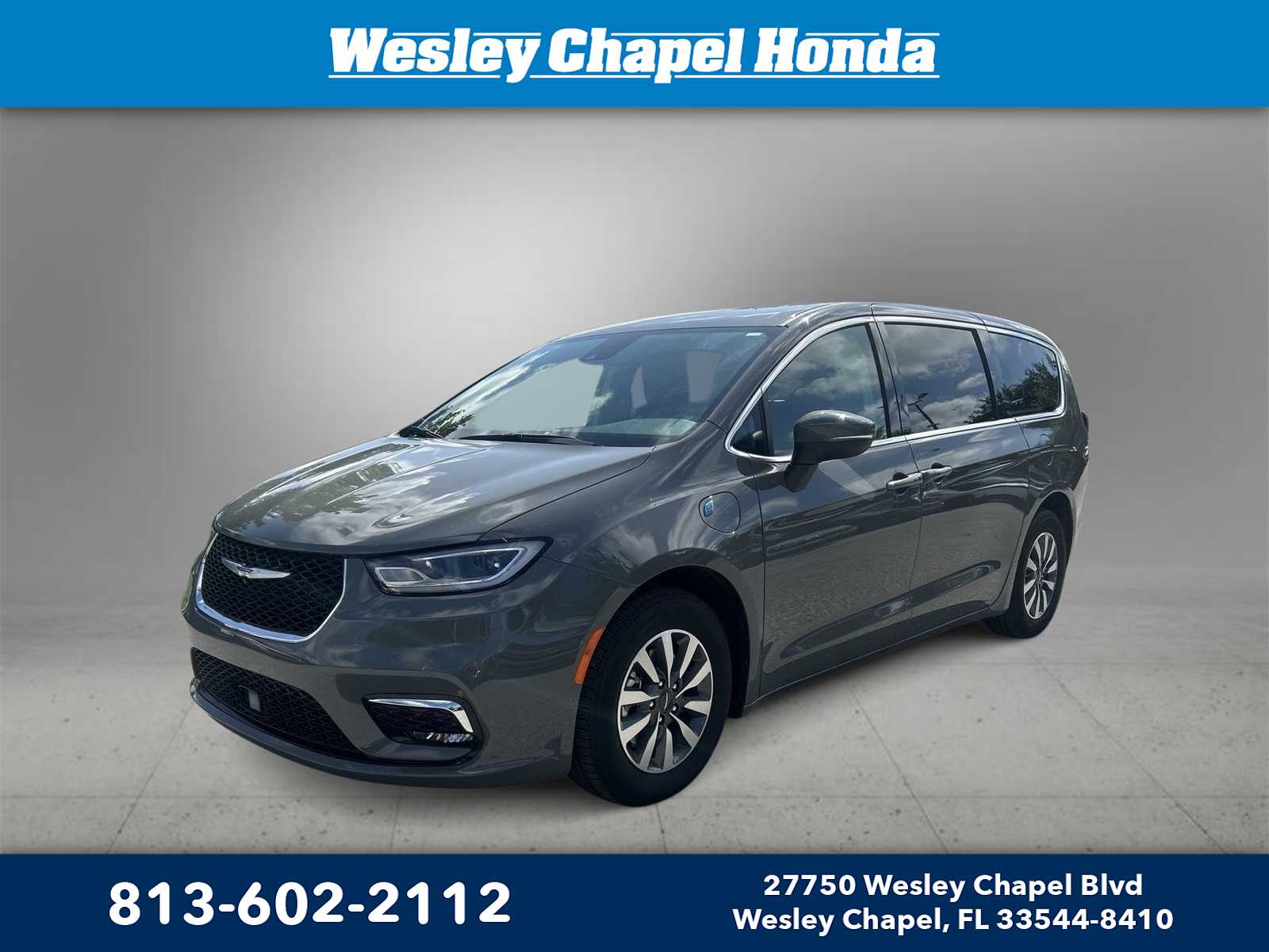 2023 Chrysler Pacifica Hybrid Touring L Hero Image