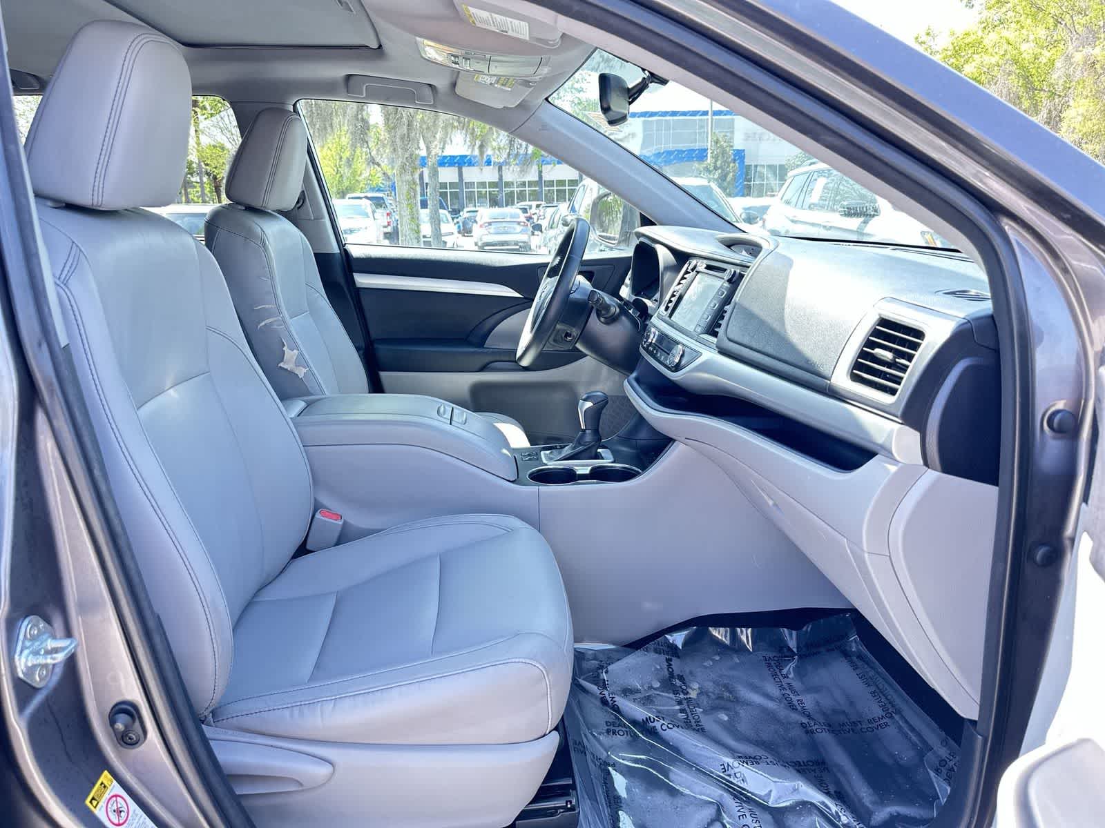 Thumbnail: 2015 Toyota Highlander - 17