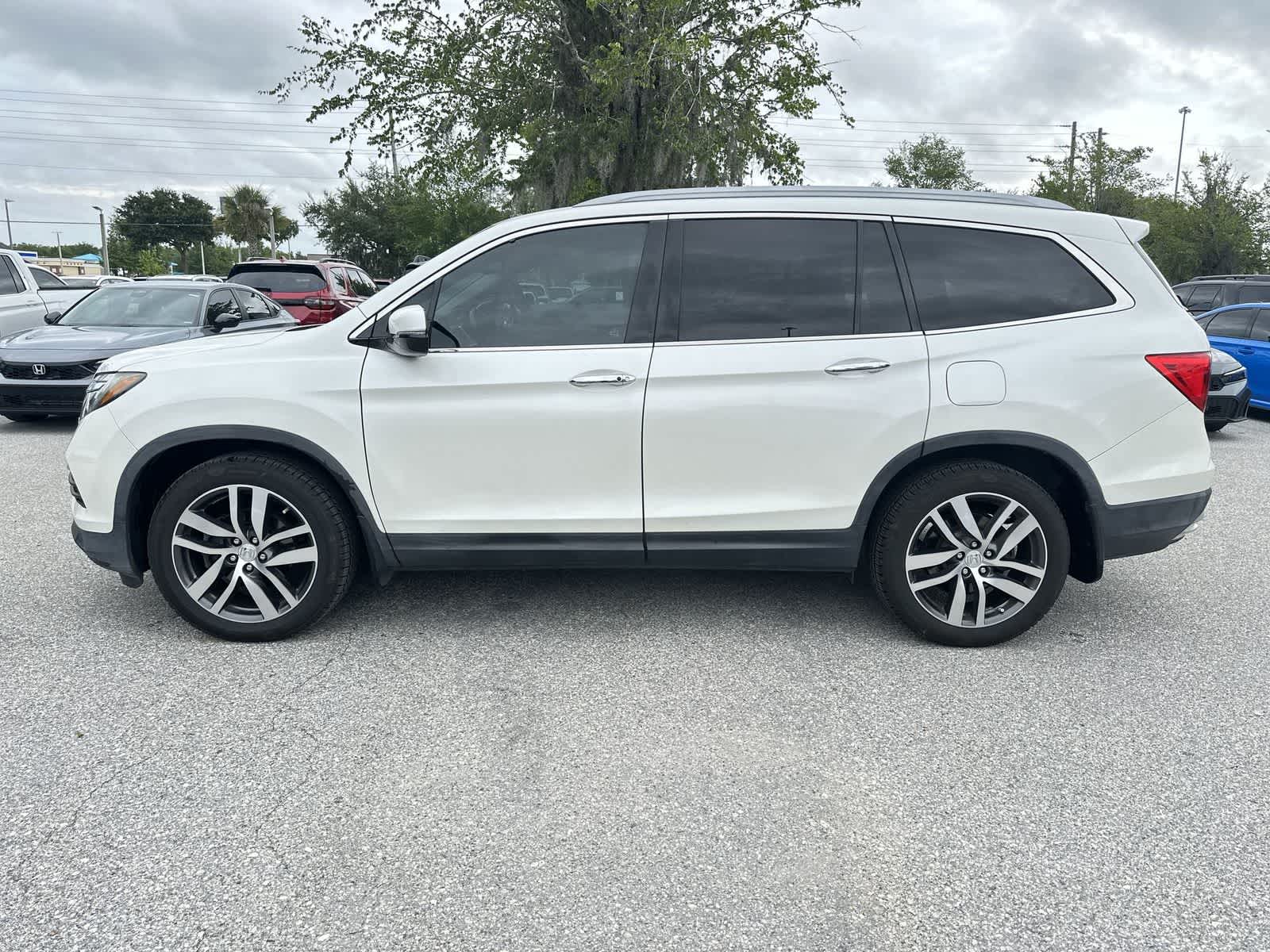 Thumbnail: 2017 Honda Pilot - 11