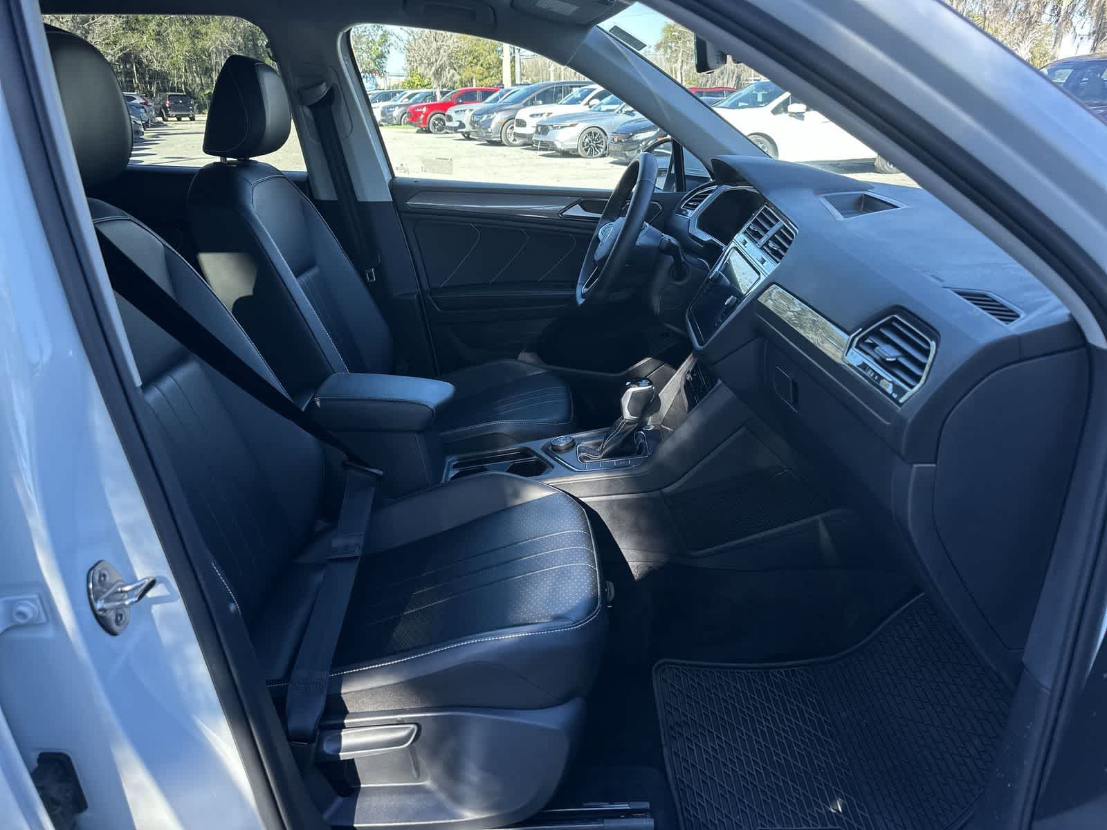 Thumbnail: 2024 Volkswagen Tiguan - 17