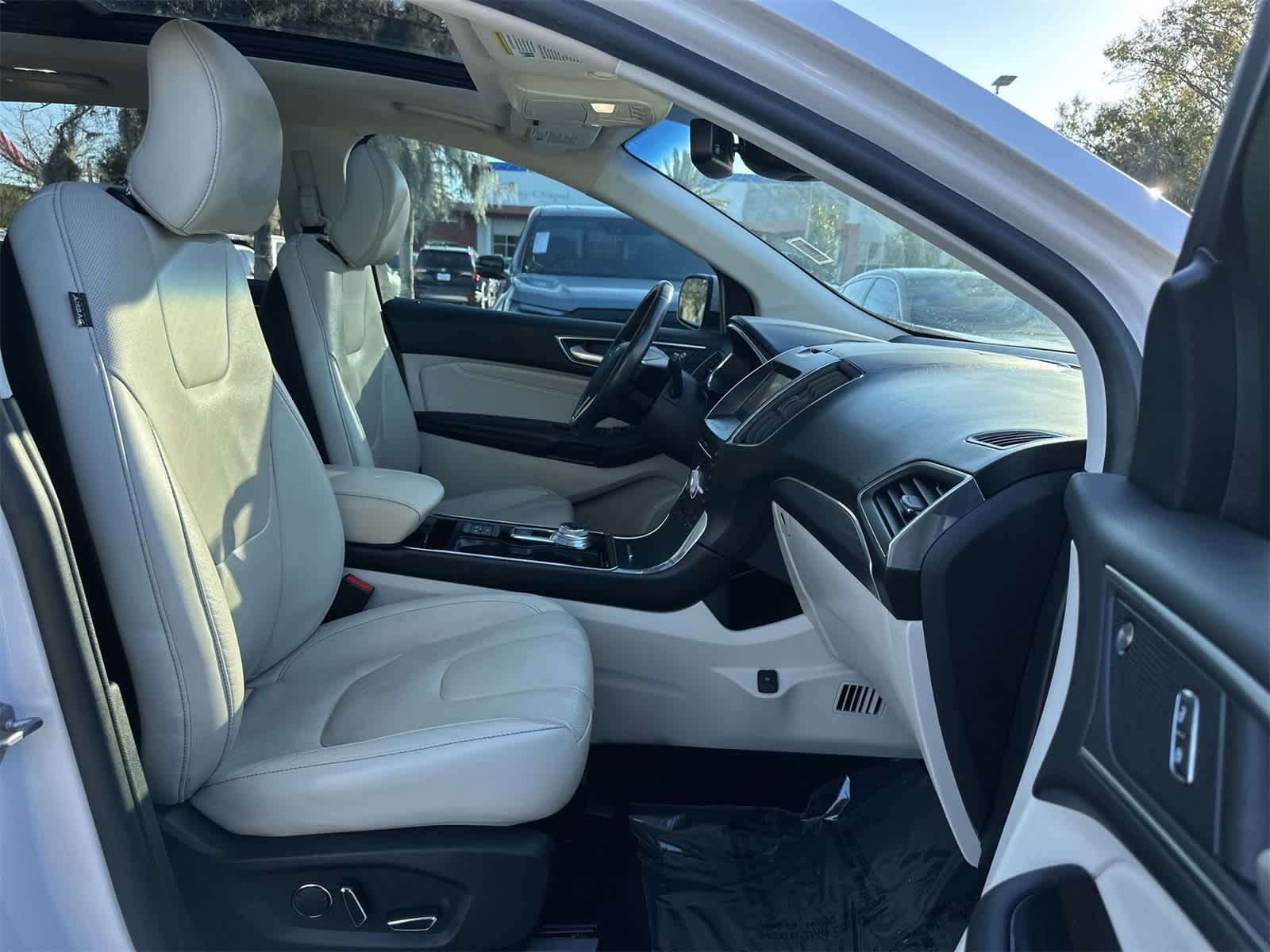 Thumbnail: 2019 Ford Edge - 17