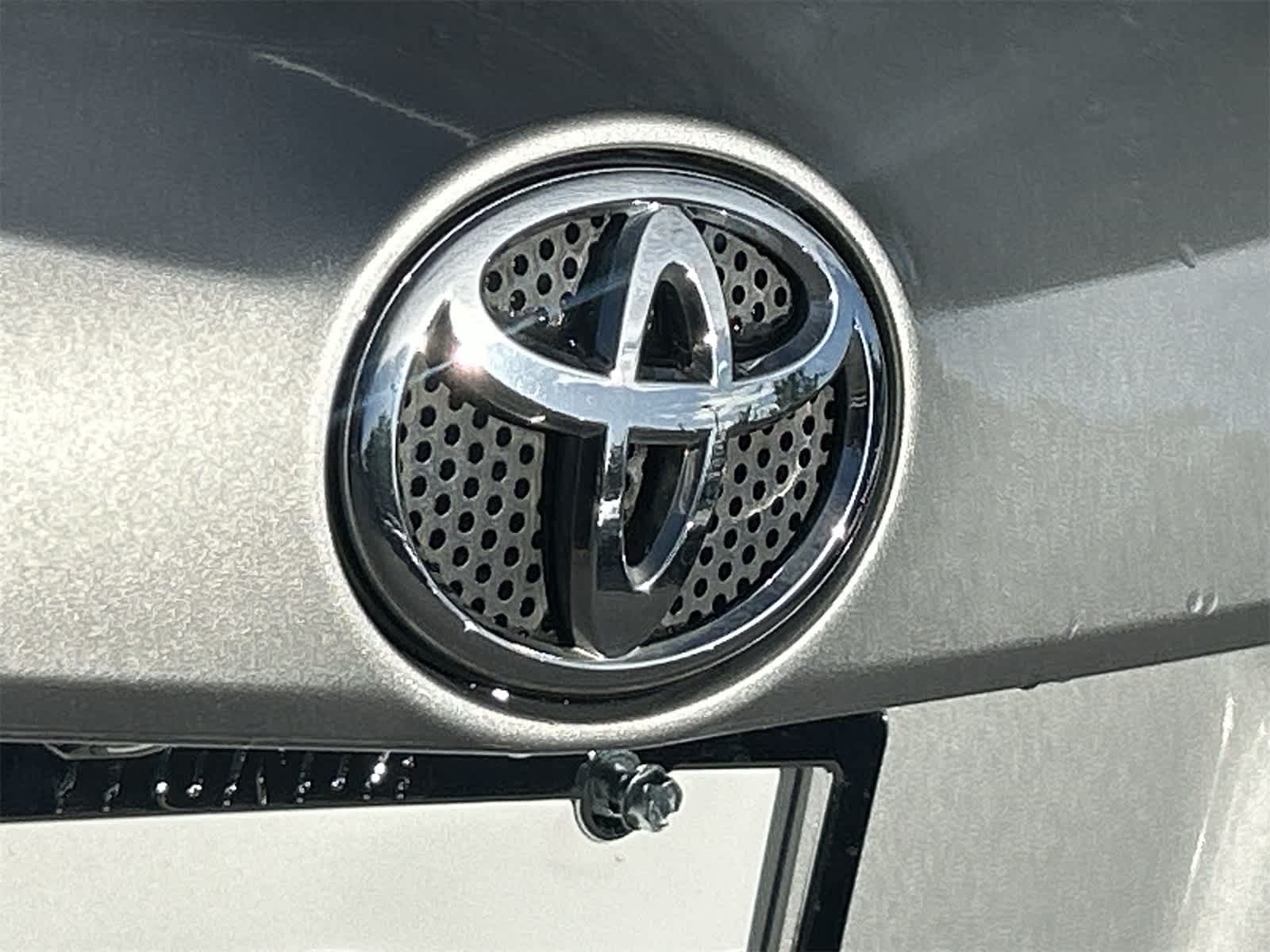 2016 Toyota RAV4 XLE 9