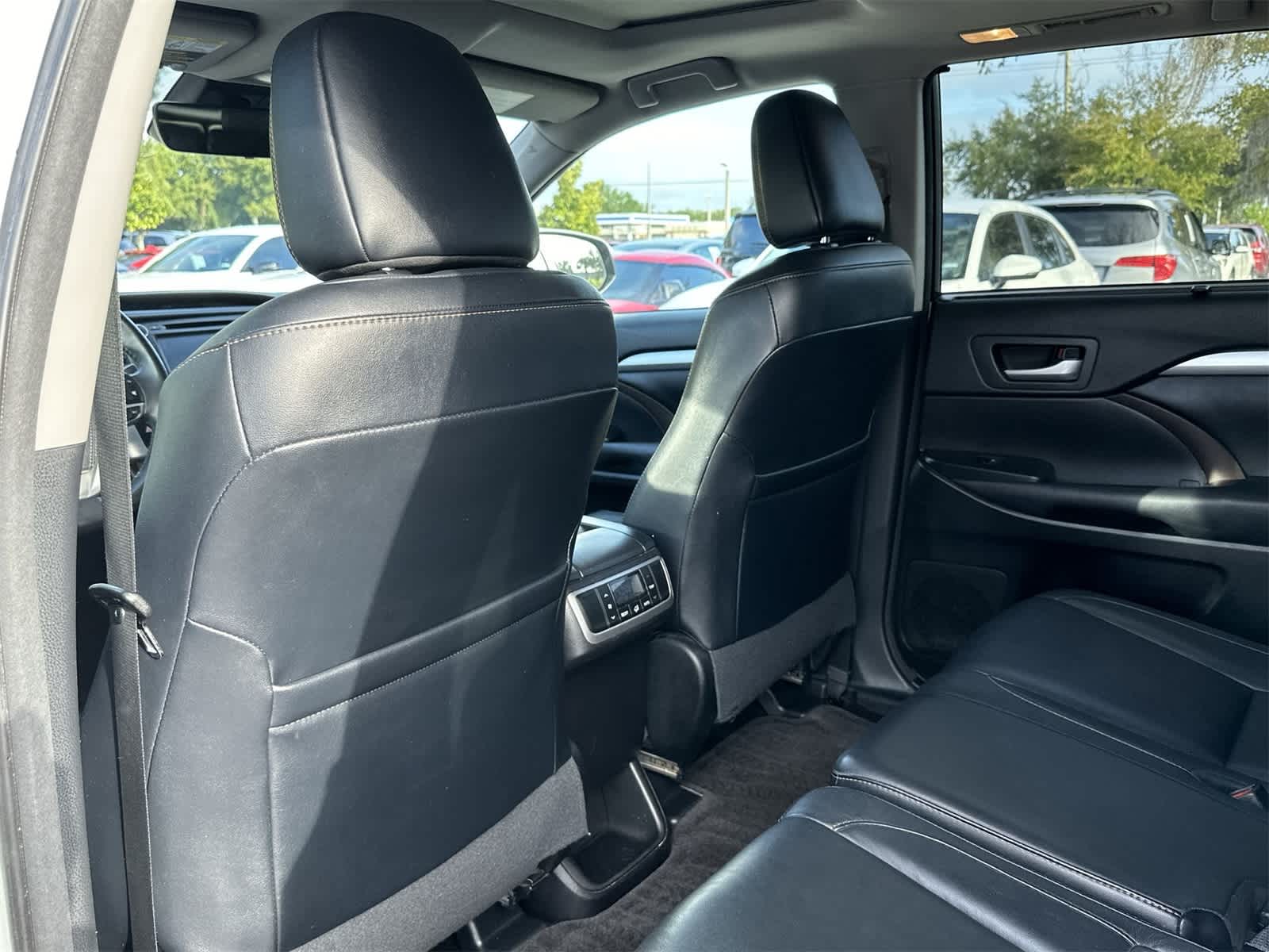 Thumbnail: 2017 Toyota Highlander - 14