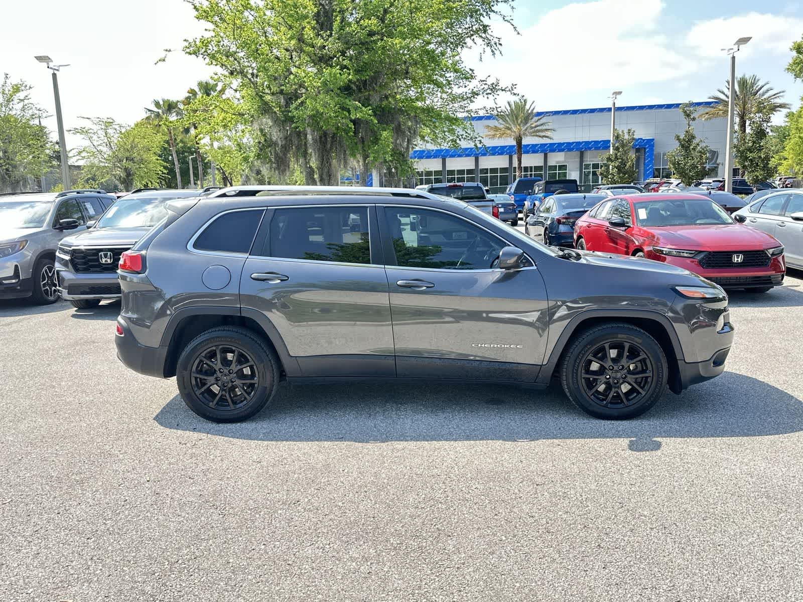 Thumbnail: 2015 Jeep Cherokee - 7
