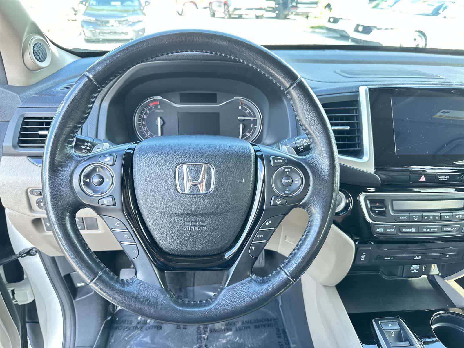 Thumbnail: 2017 Honda Pilot - 17