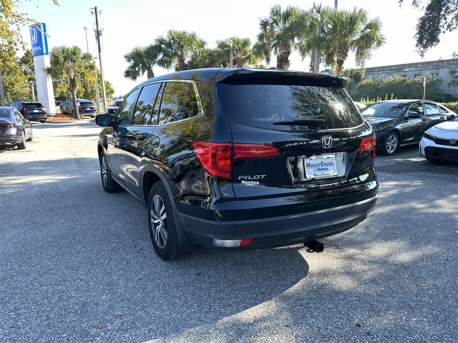 Thumbnail: 2017 Honda Pilot - 4