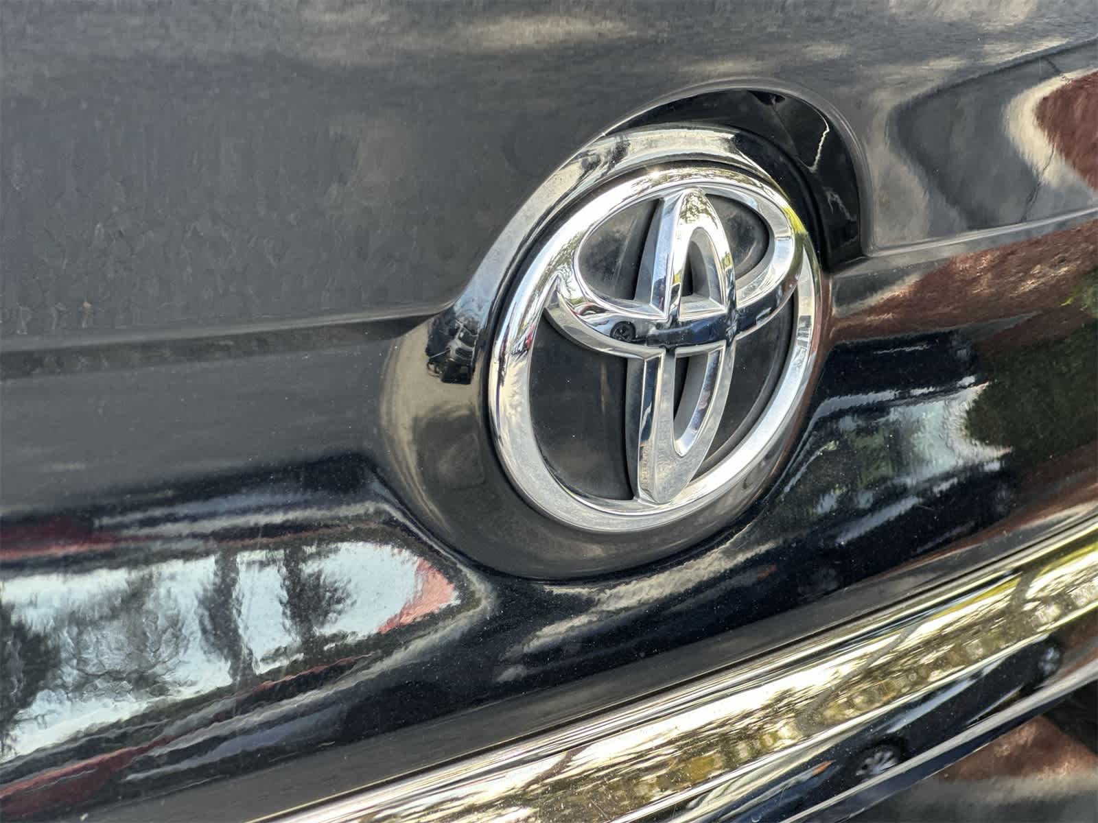 Thumbnail: 2015 Toyota Camry - 10