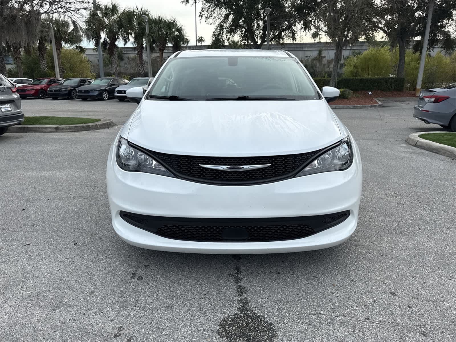 Thumbnail: 2022 Chrysler Voyager - 9