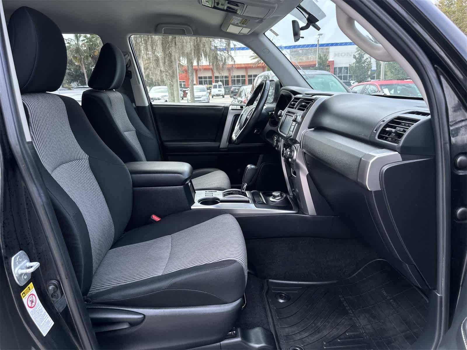 Thumbnail: 2015 Toyota 4Runner - 17