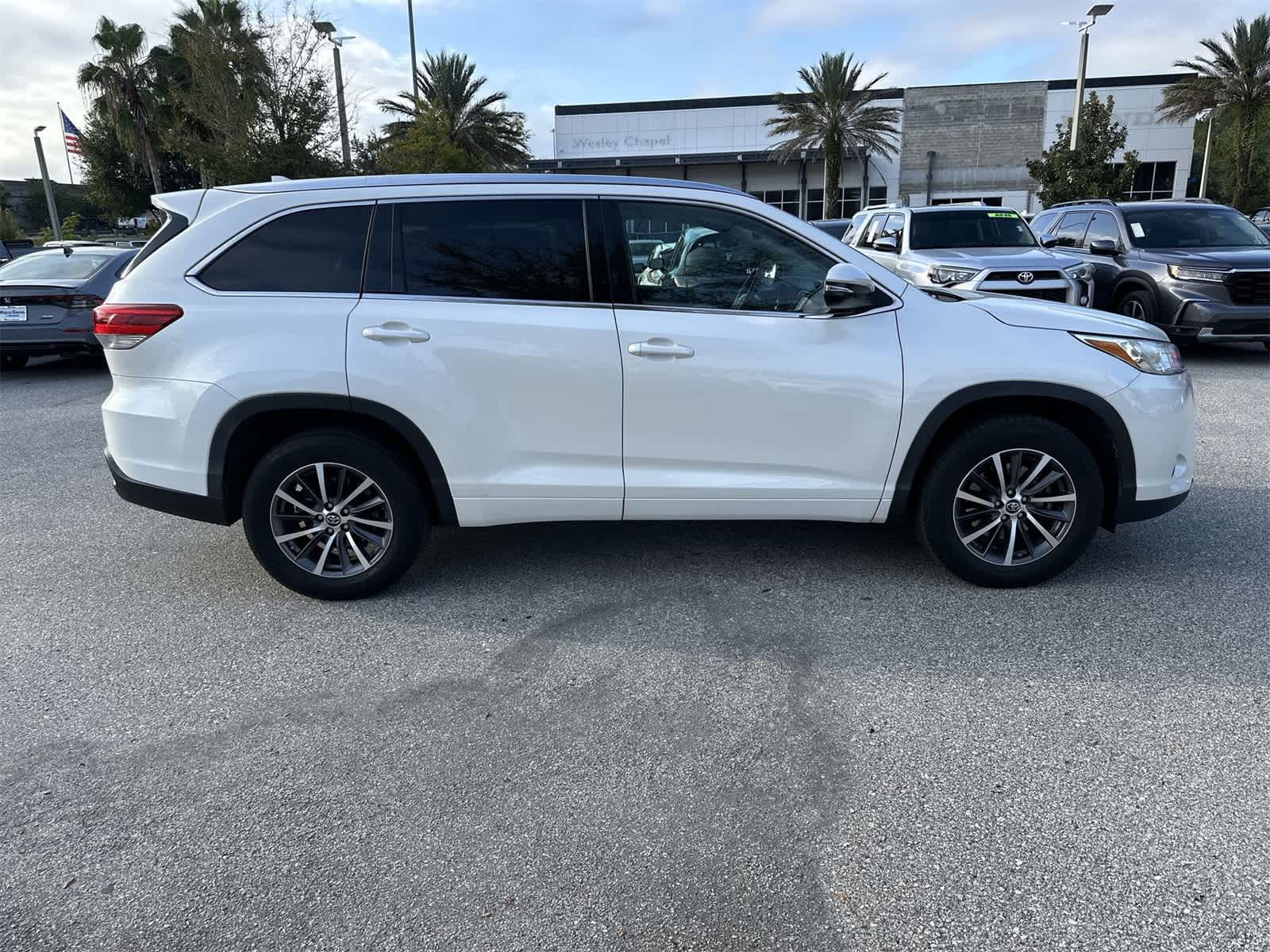 Thumbnail: 2017 Toyota Highlander - 7