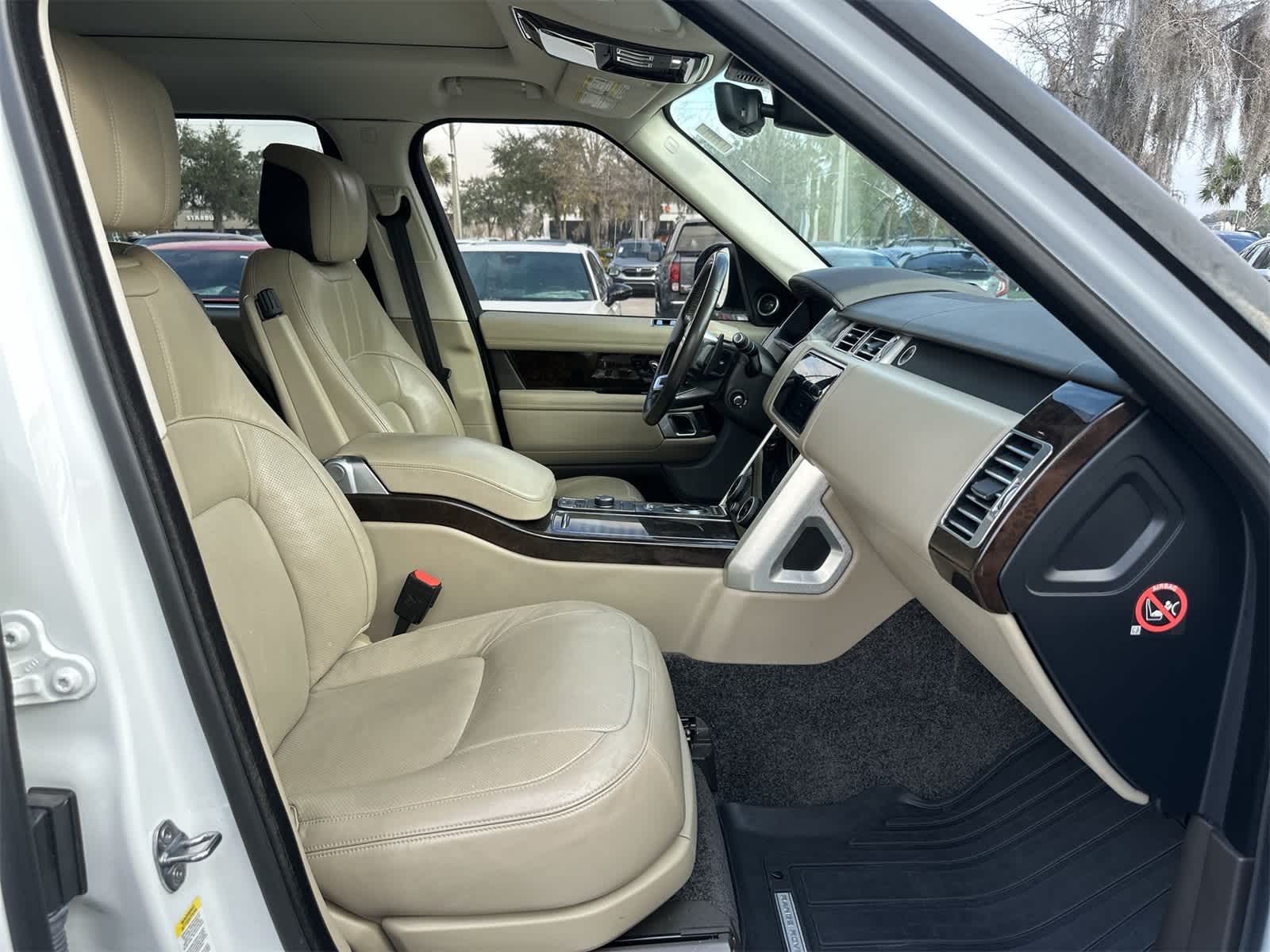 Thumbnail: 2018 Land Rover Range Rover - 17