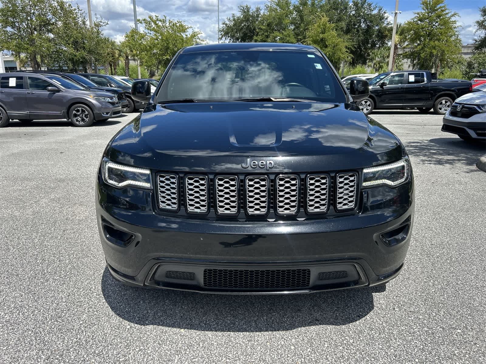 Thumbnail: 2017 Jeep Grand Cherokee - 9