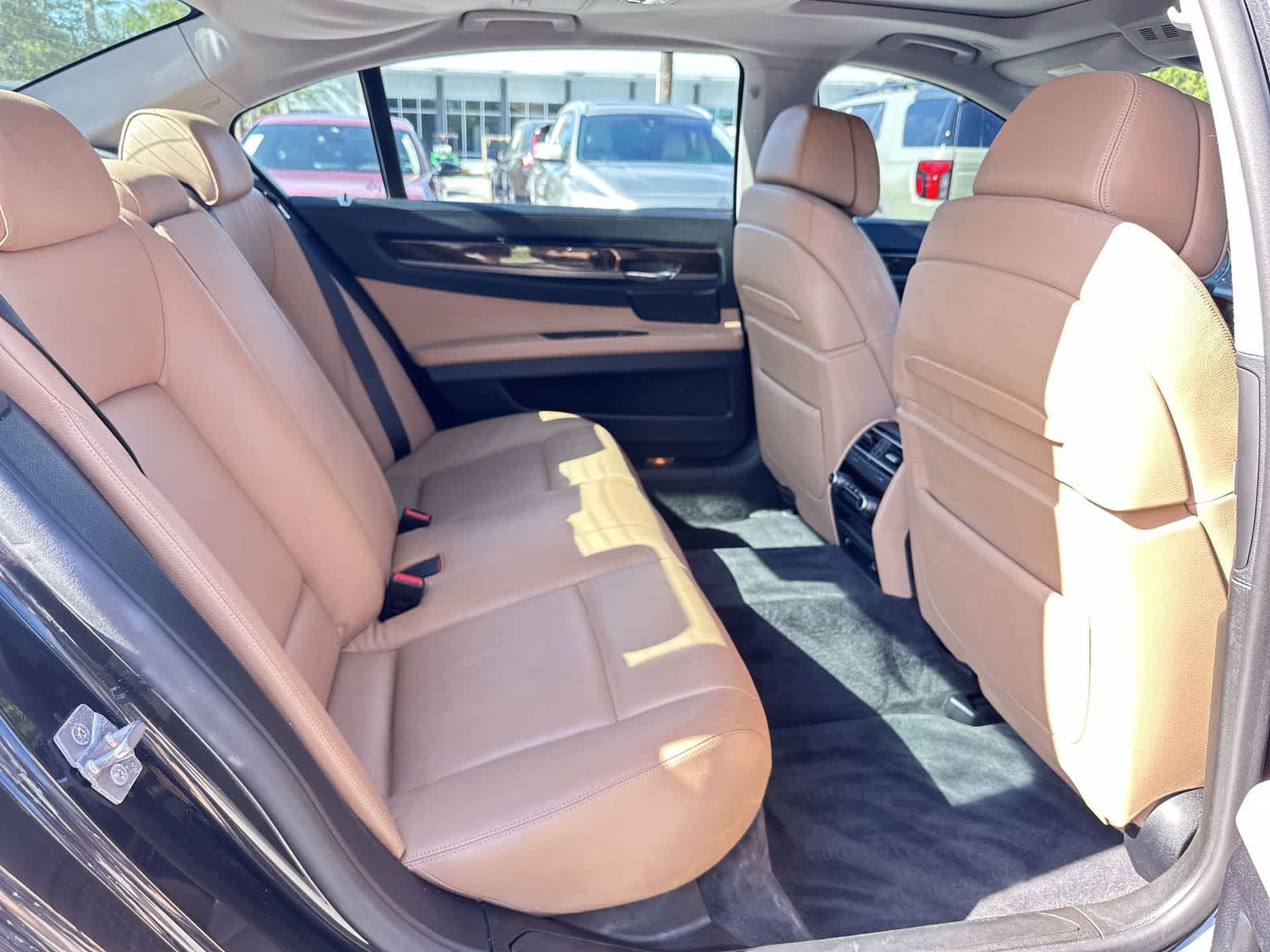 Thumbnail: 2011 BMW 7 Series - 16