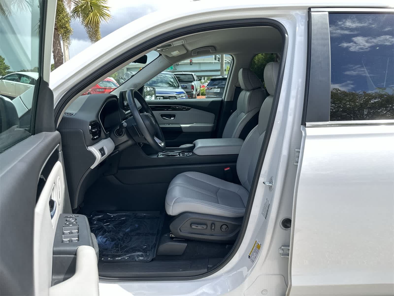 Thumbnail: 2023 Honda Pilot - 2