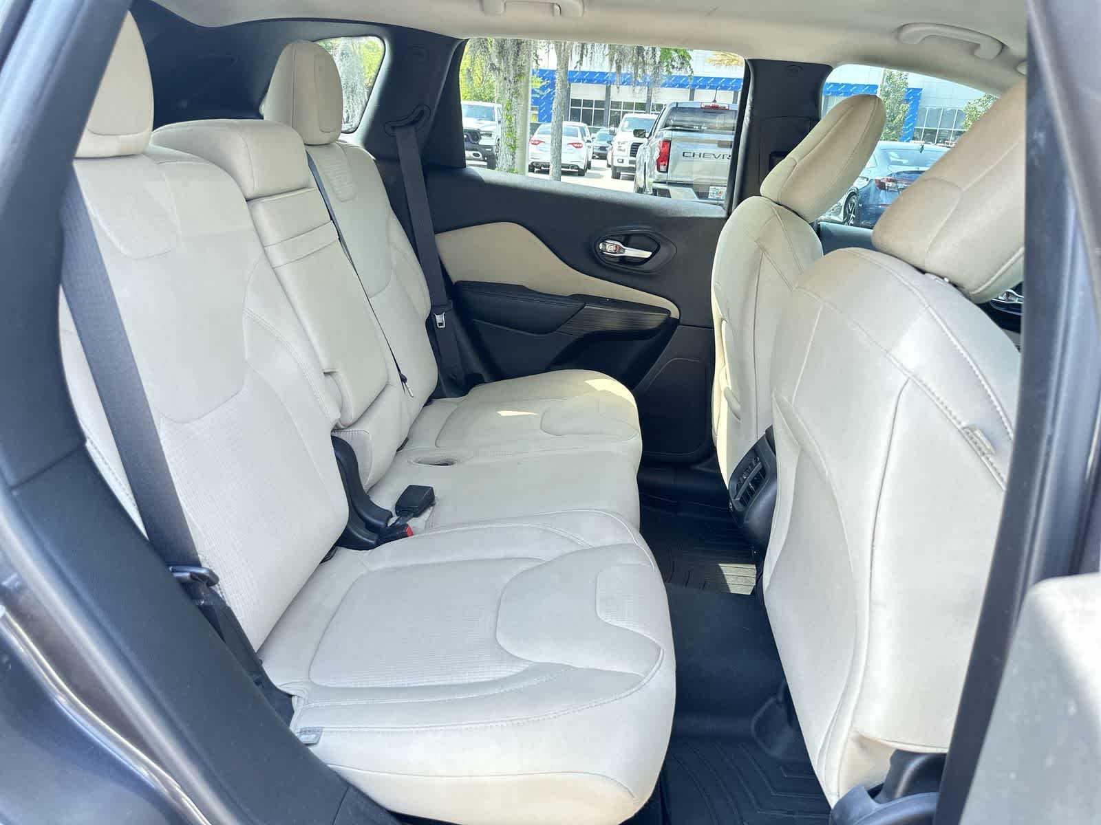 Thumbnail: 2015 Jeep Cherokee - 15