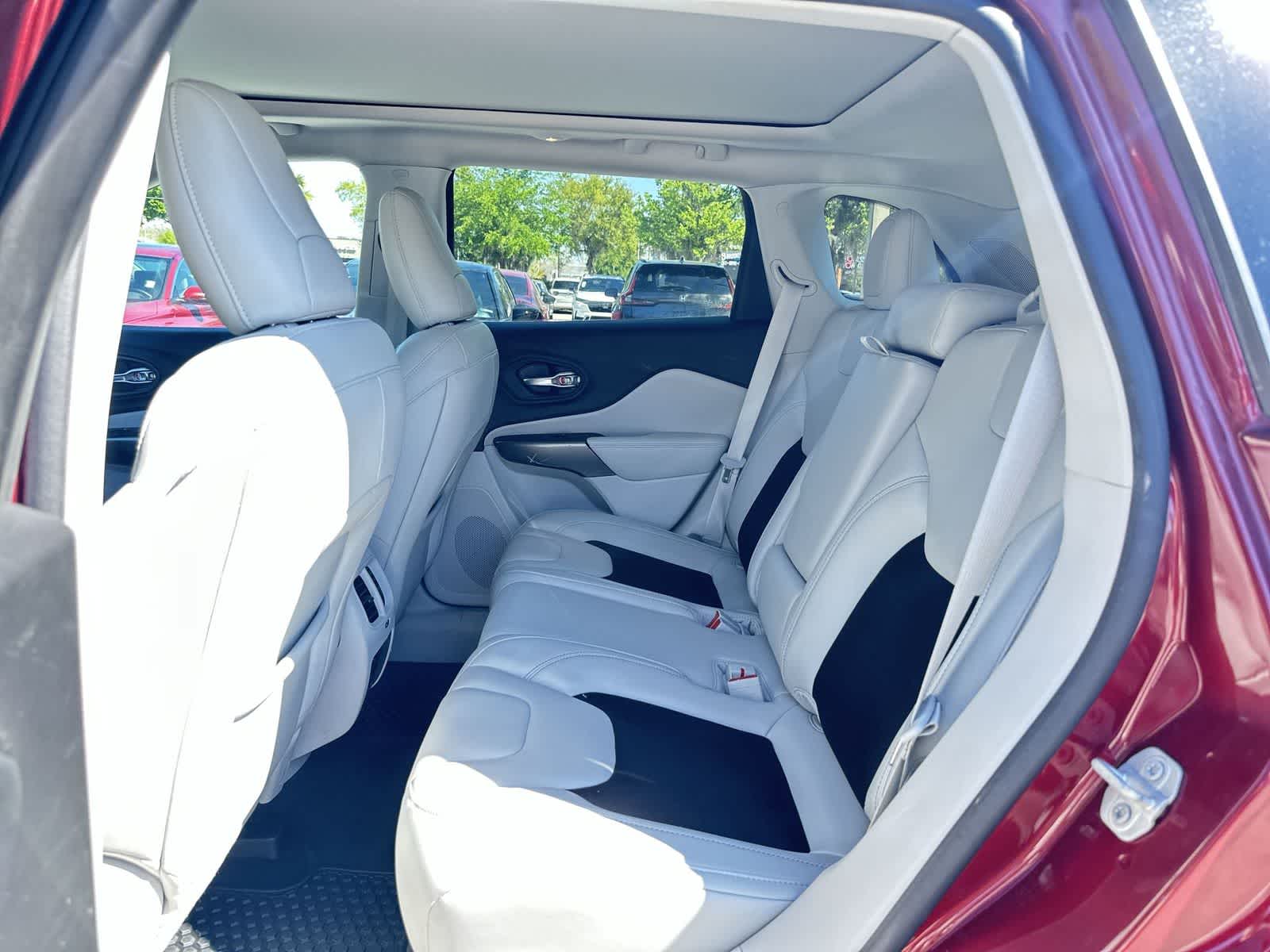 Thumbnail: 2020 Jeep Cherokee - 18