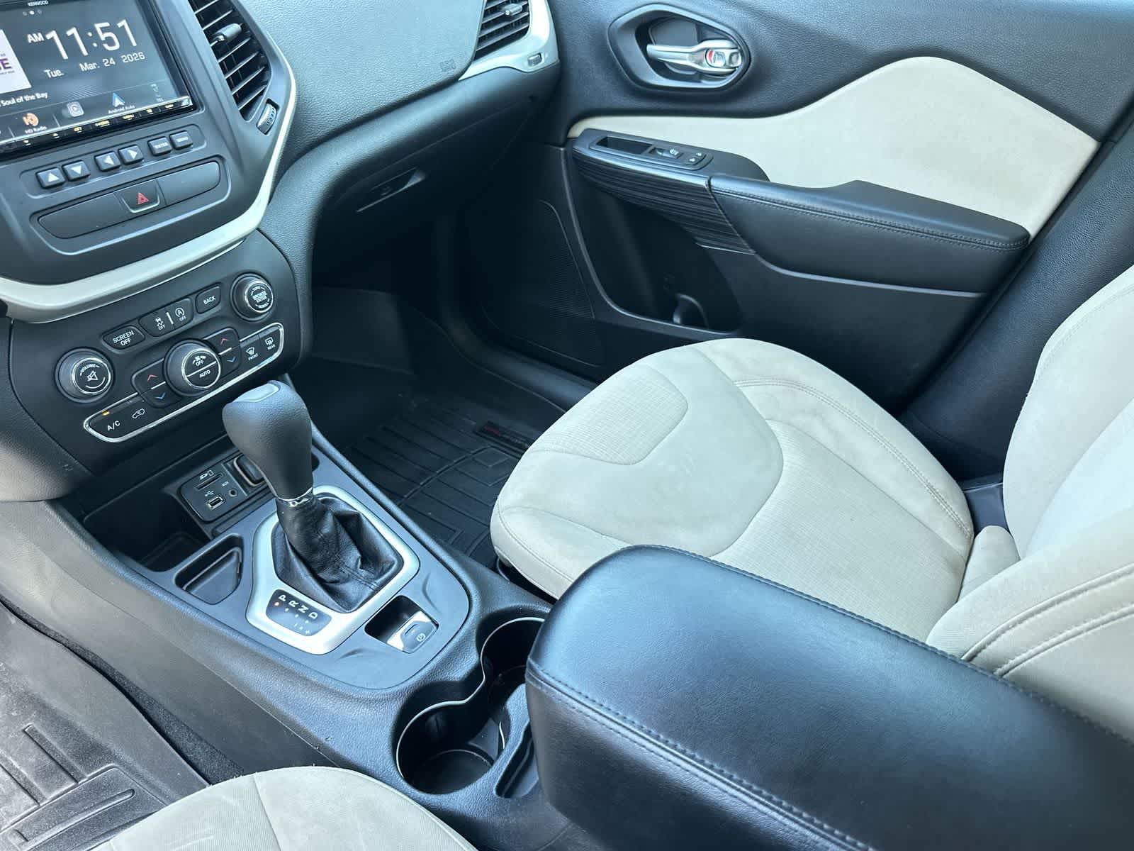 Thumbnail: 2015 Jeep Cherokee - 18