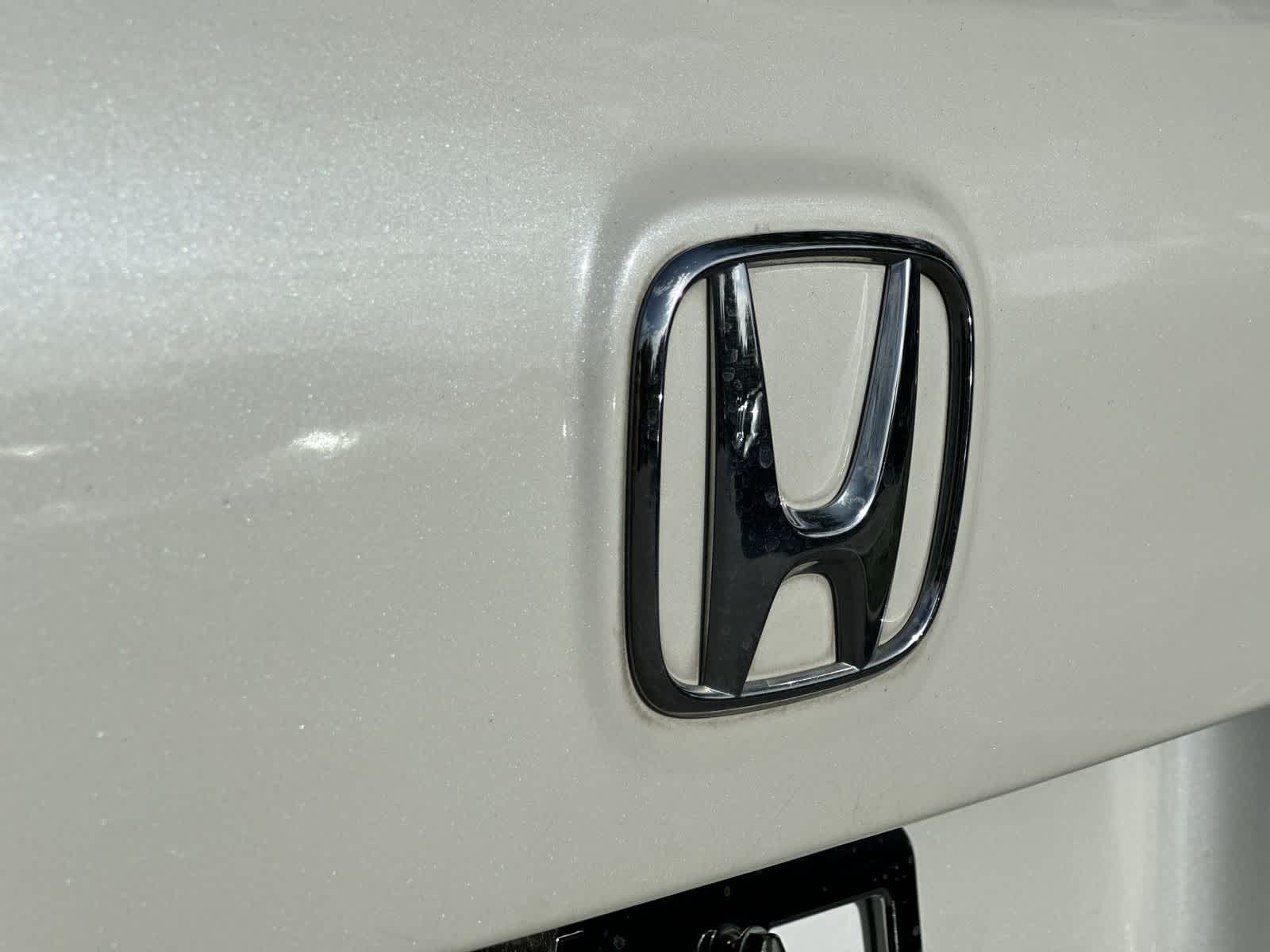 Thumbnail: 2017 Honda Pilot - 9