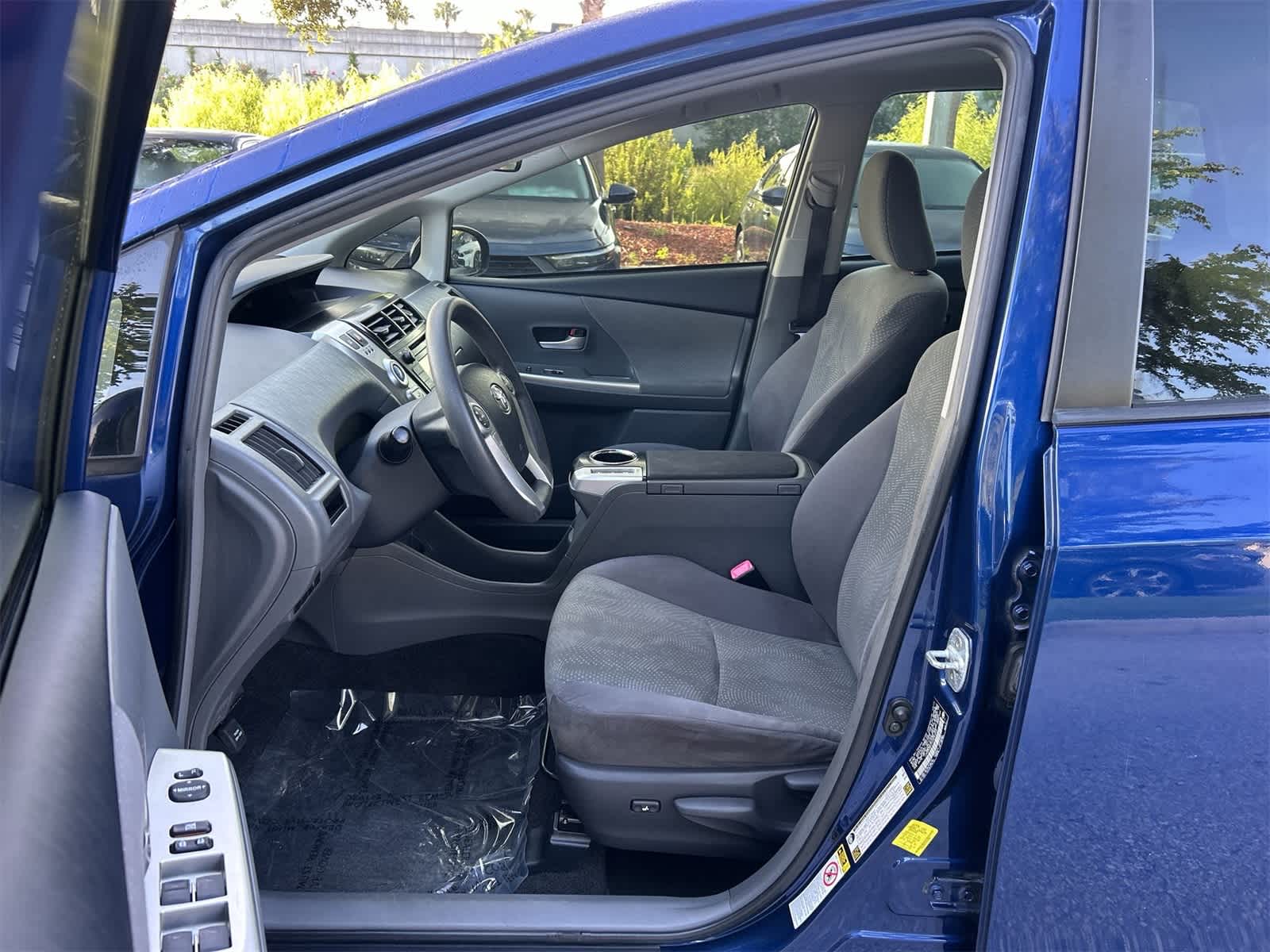 Thumbnail: 2013 Toyota Prius v - 2