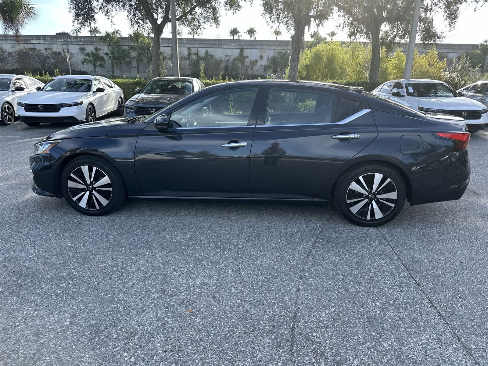 Thumbnail: 2019 Nissan Altima - 3