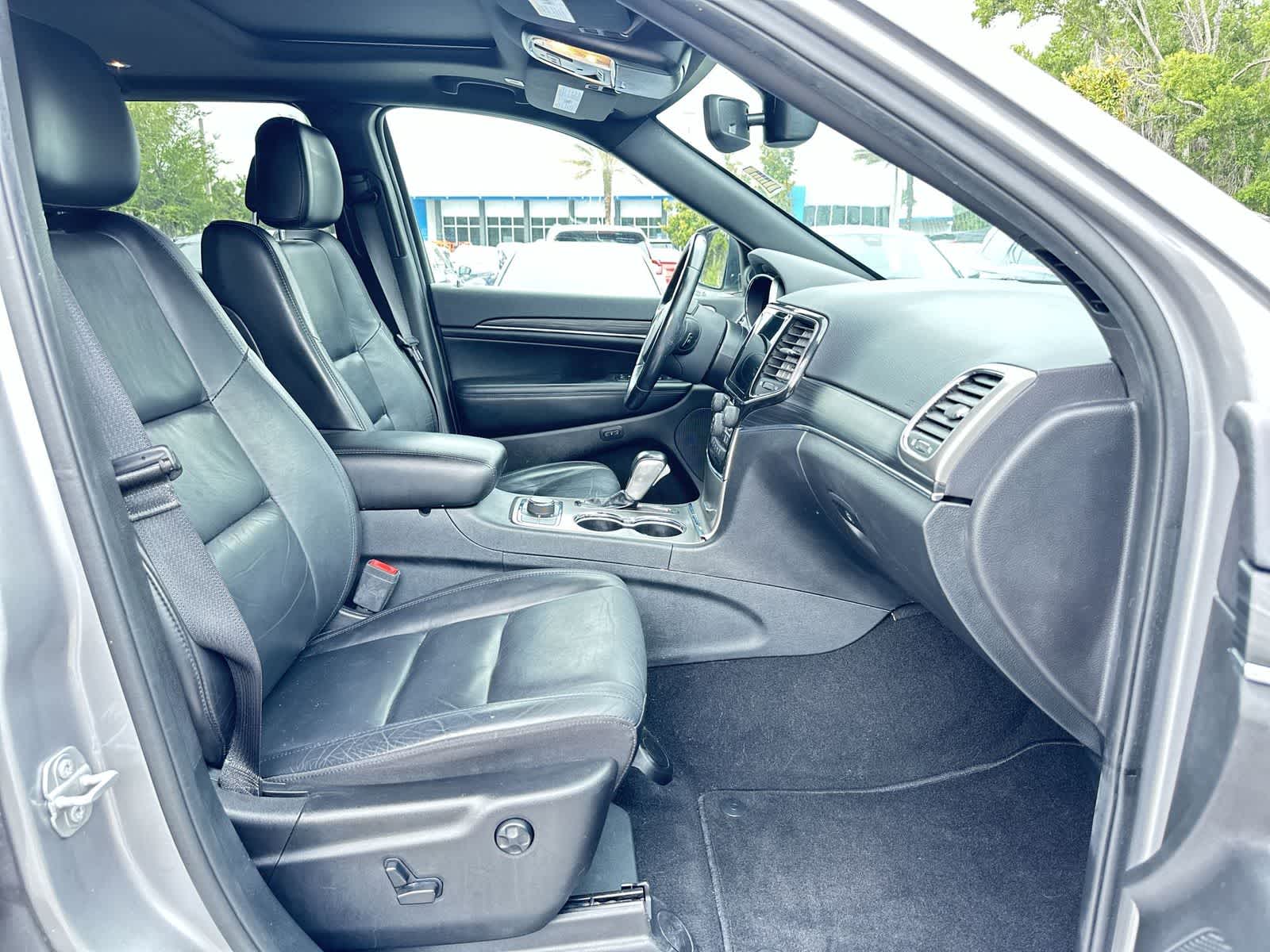 Thumbnail: 2020 Jeep Grand Cherokee - 17
