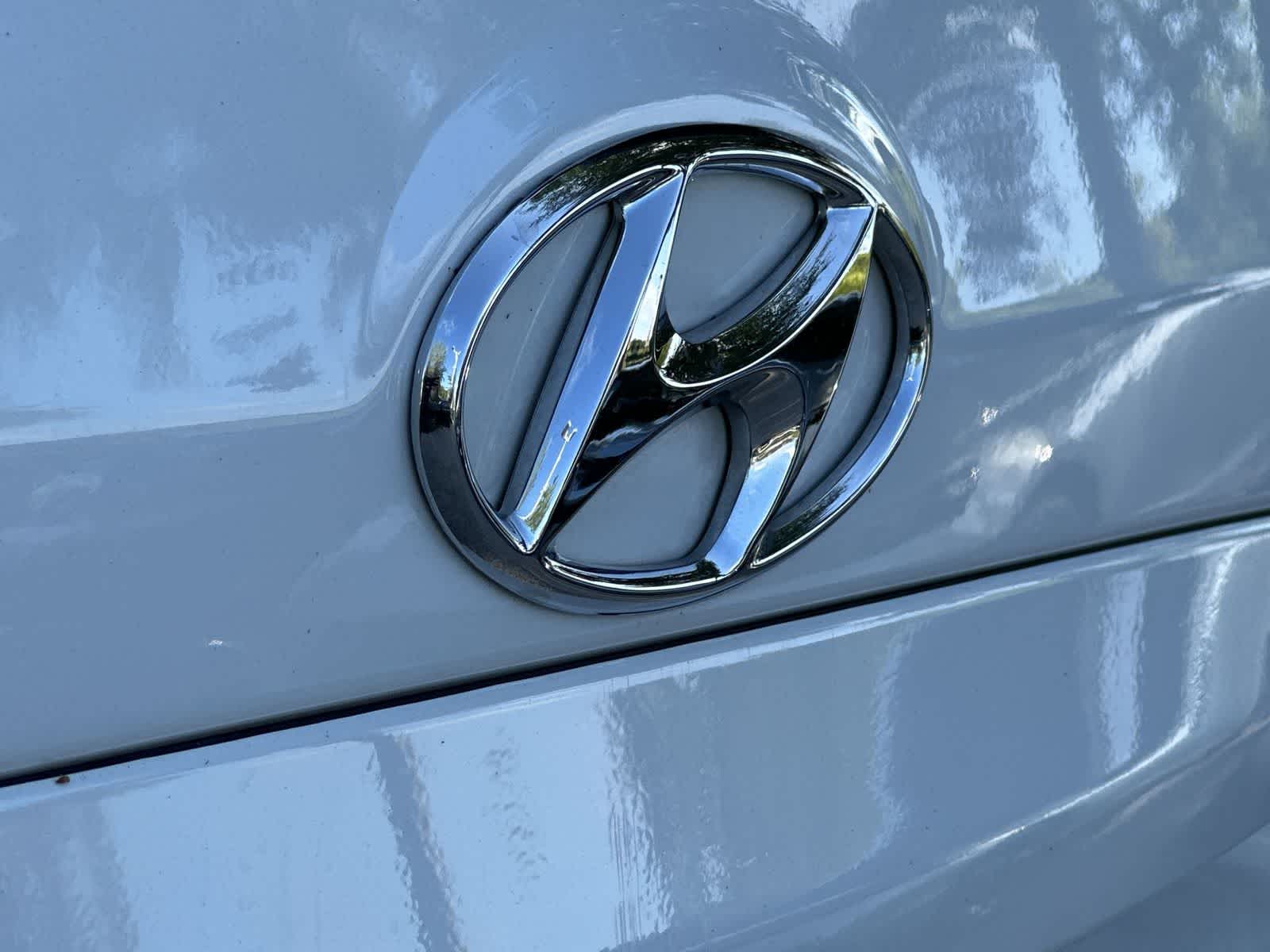 Thumbnail: 2011 Hyundai Santa Fe - 10