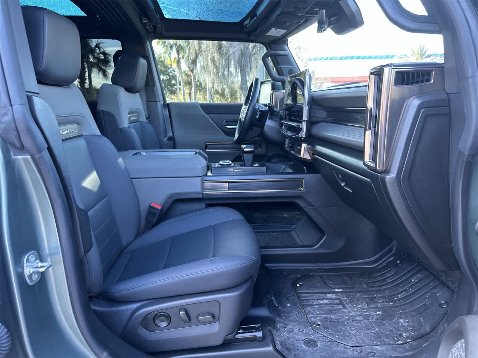 Thumbnail: 2024 GMC Hummer EV - 16