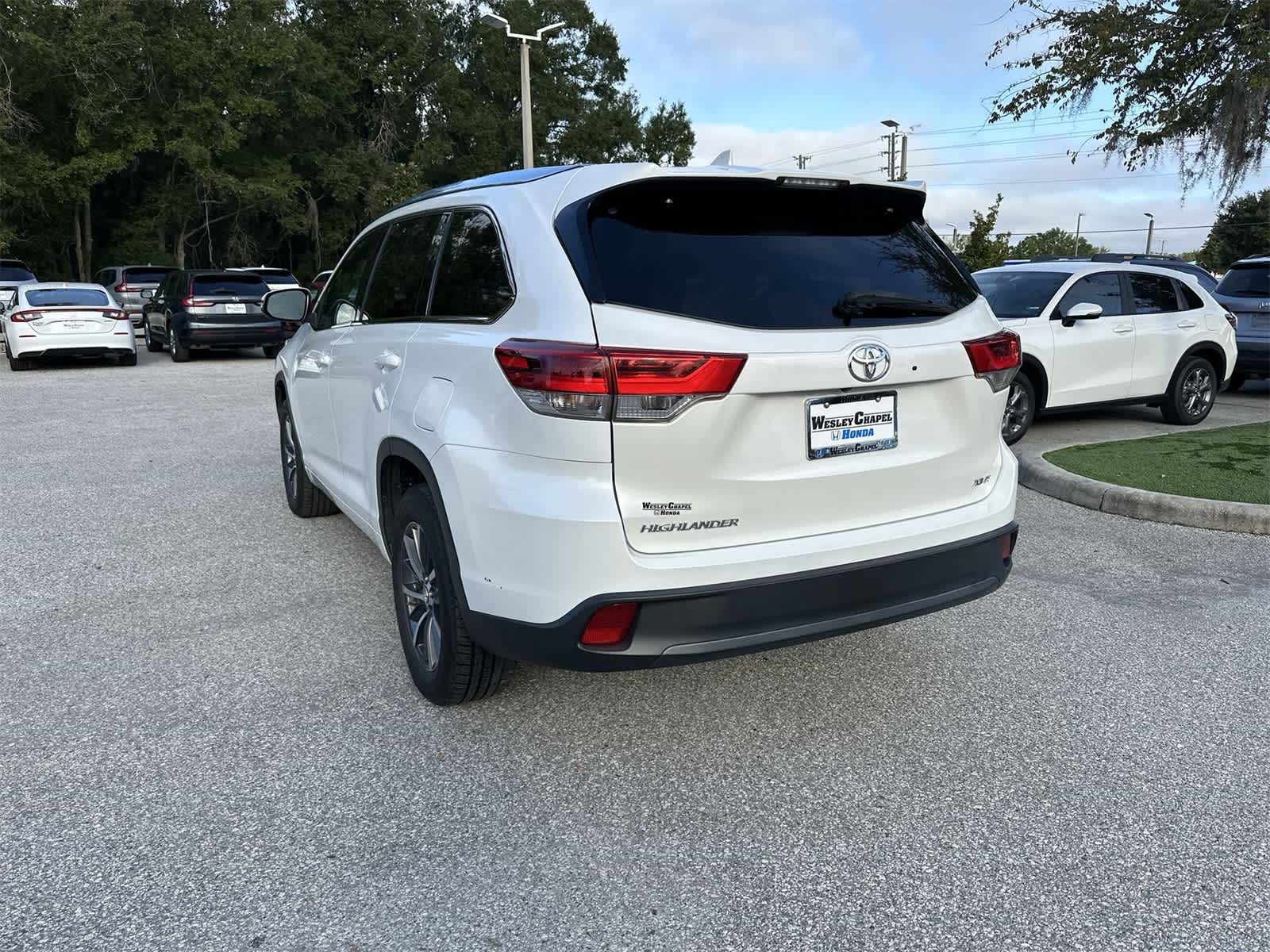 Thumbnail: 2017 Toyota Highlander - 4