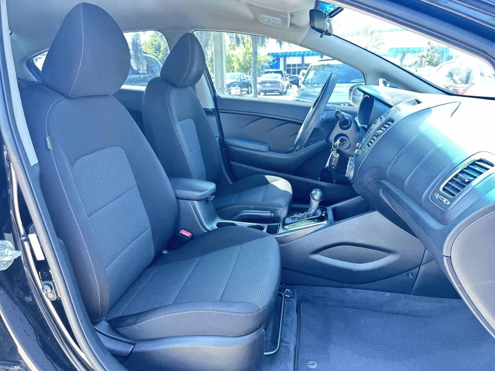 Thumbnail: 2017 Kia Forte - 16