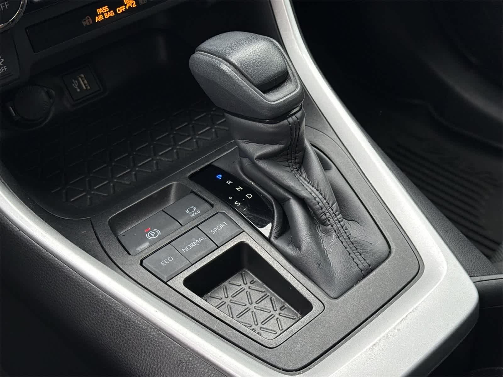 Thumbnail: 2023 Toyota RAV4 - 21