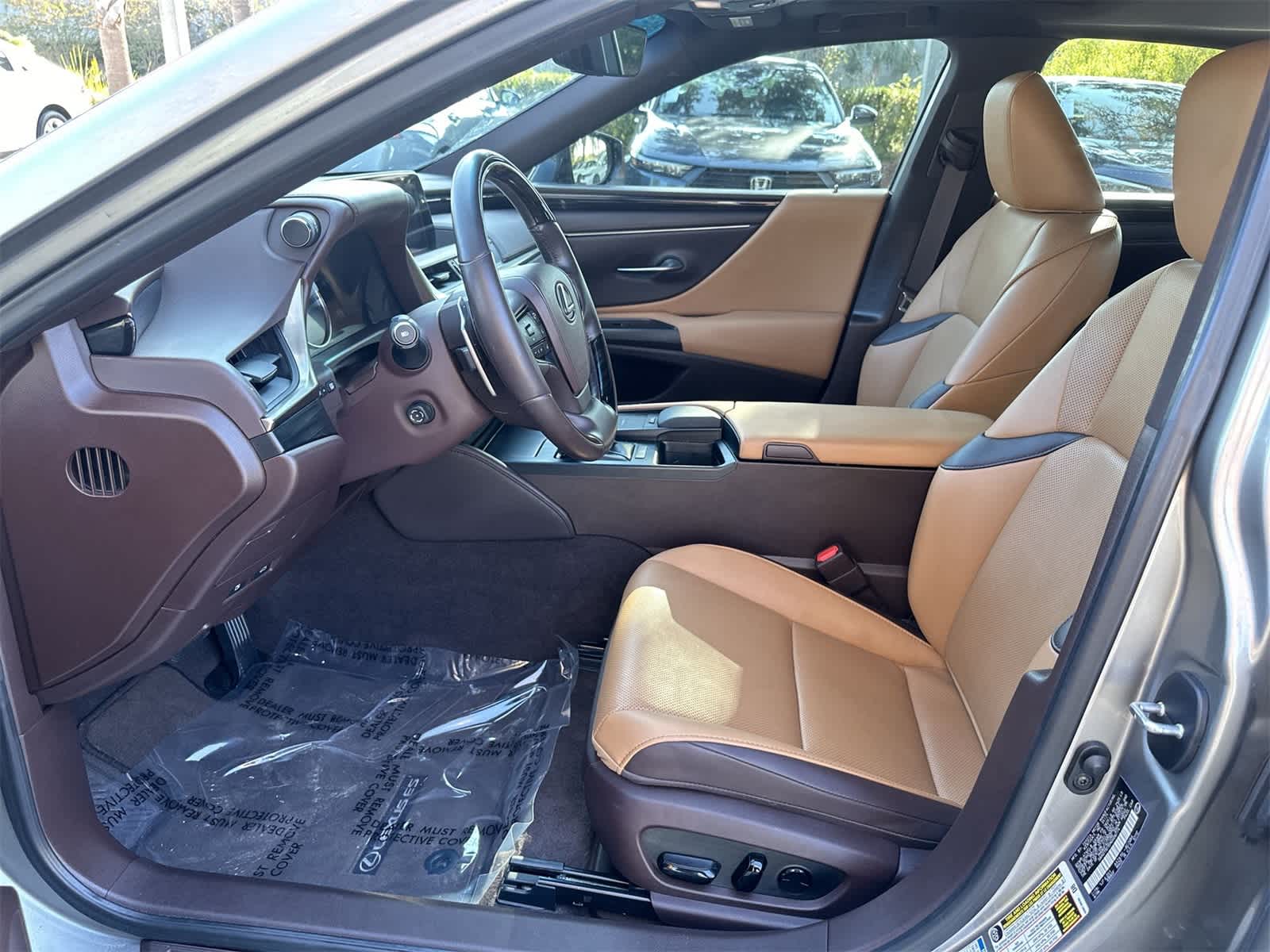 Thumbnail: 2021 Lexus ES - 13