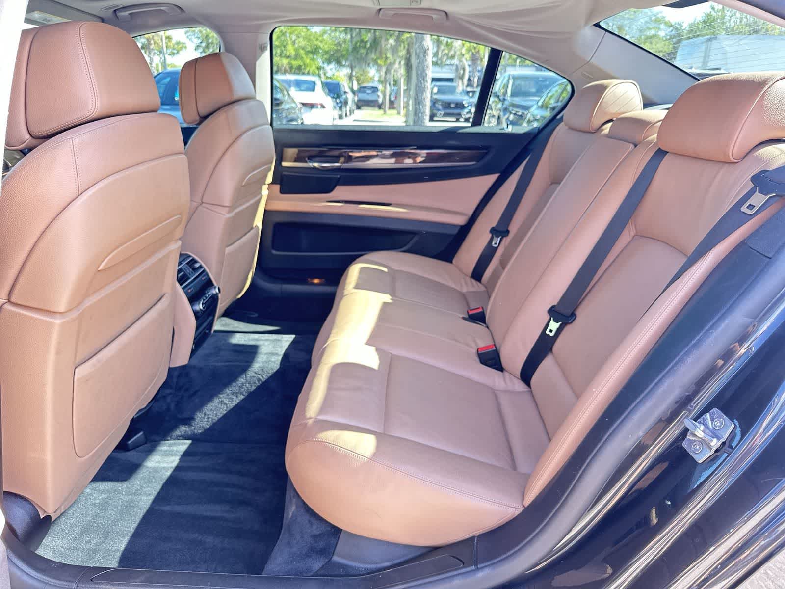 Thumbnail: 2011 BMW 7 Series - 15